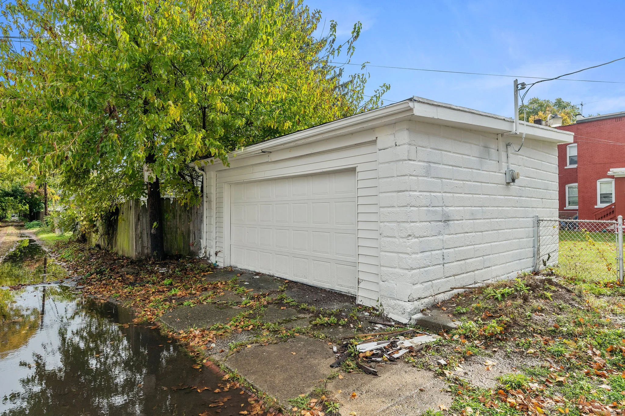 82-web-or-mls-DSC03113 garage.jpg