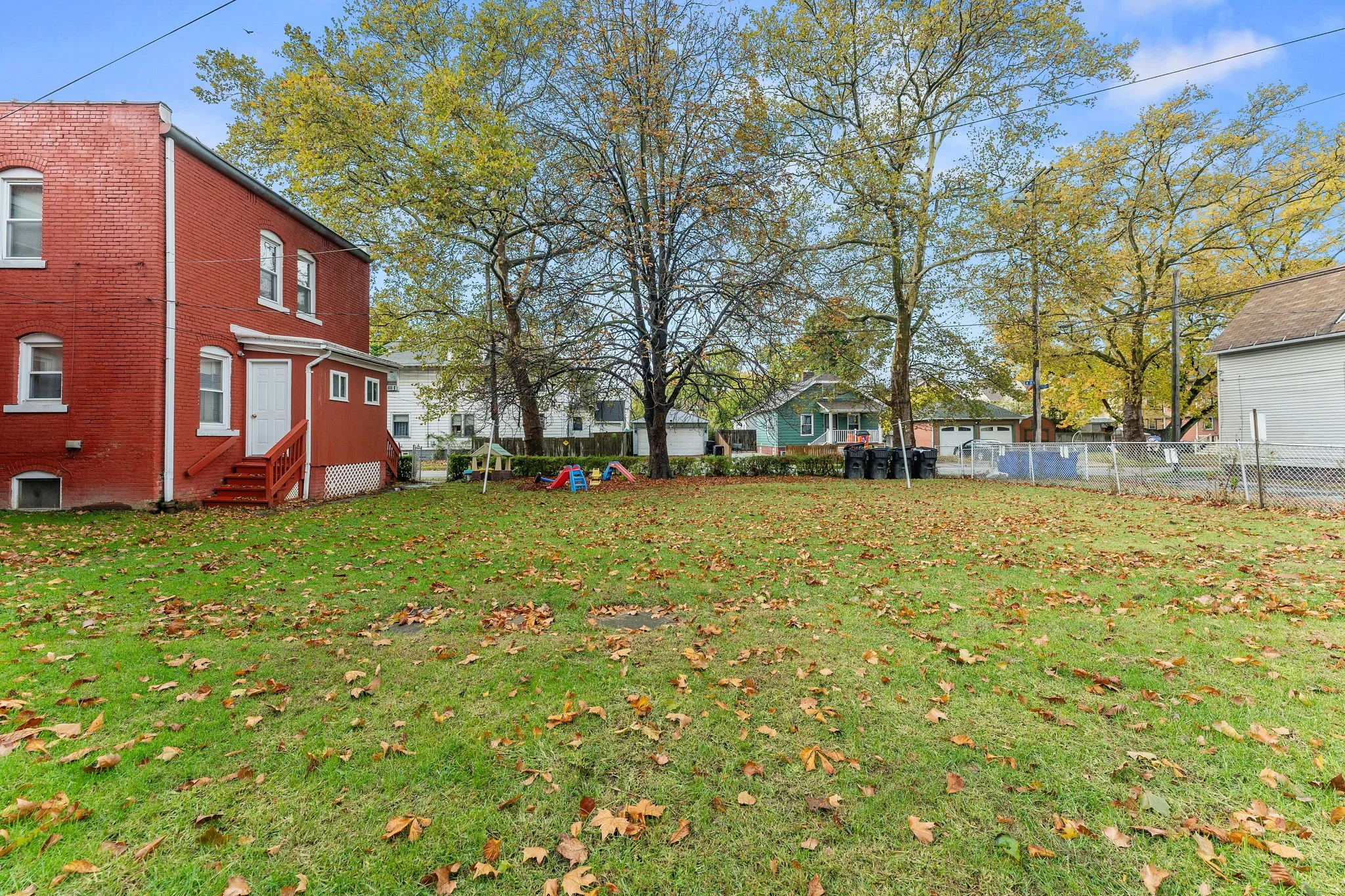 80-web-or-mls-DSC03103 yard.jpg