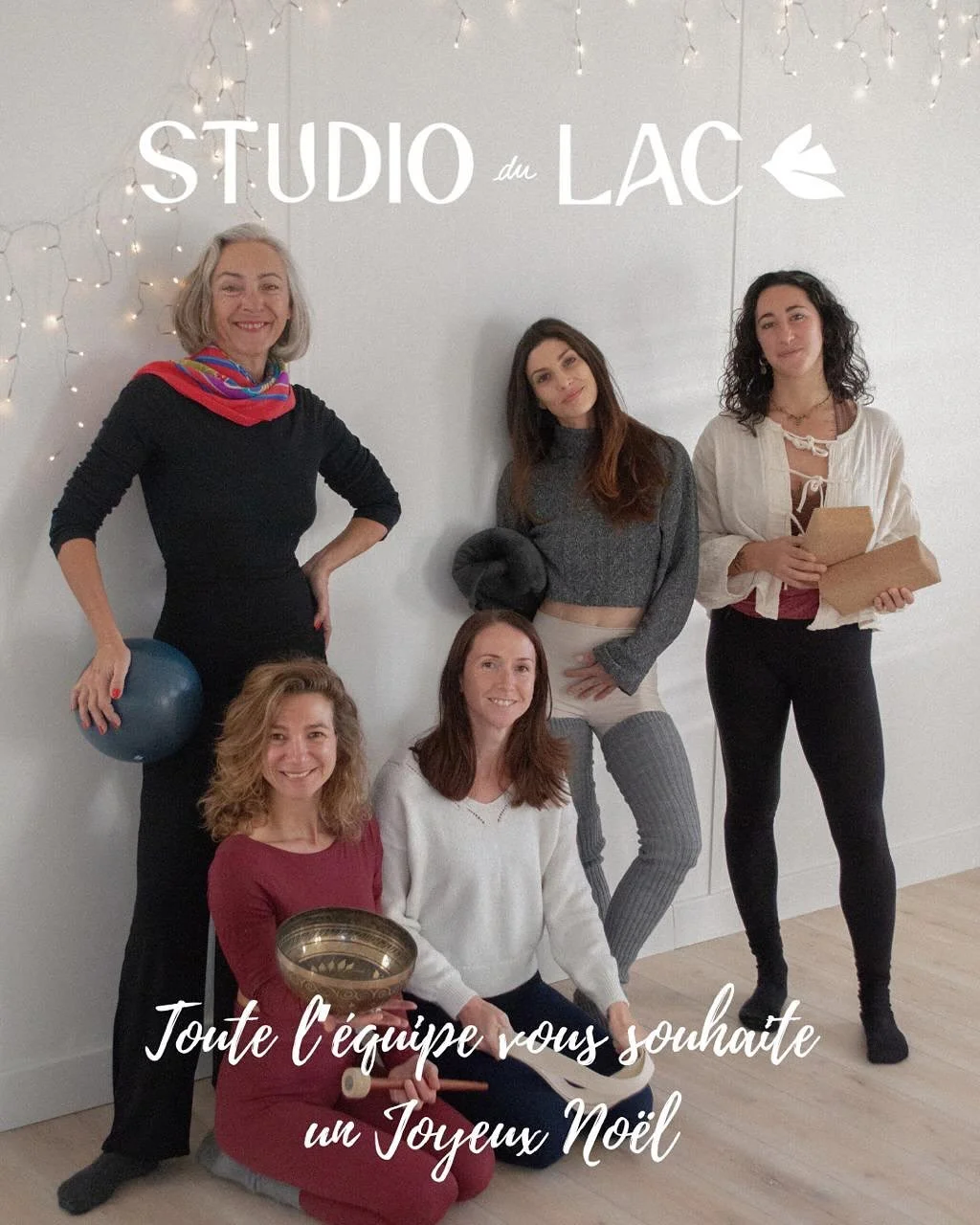 Toute l&rsquo;&eacute;quipe du Studio du Lac vous souhaite un Joyeux No&euml;l, rempli de douceur, de chaleur et de pr&eacute;sence 🤍
Merci pour votre confiance, votre &eacute;nergie et vos sourires tout au long de l&rsquo;ann&eacute;e.
On se retrou