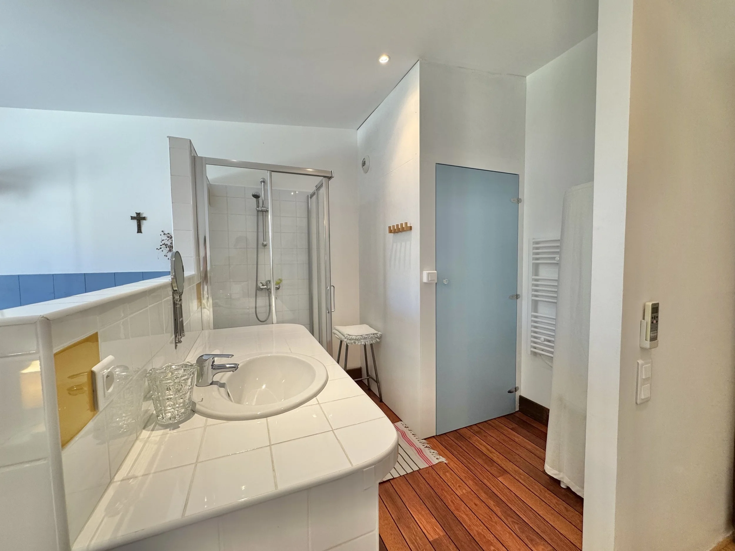 Salle de bain de l'appartement 6 de la villa Belombra