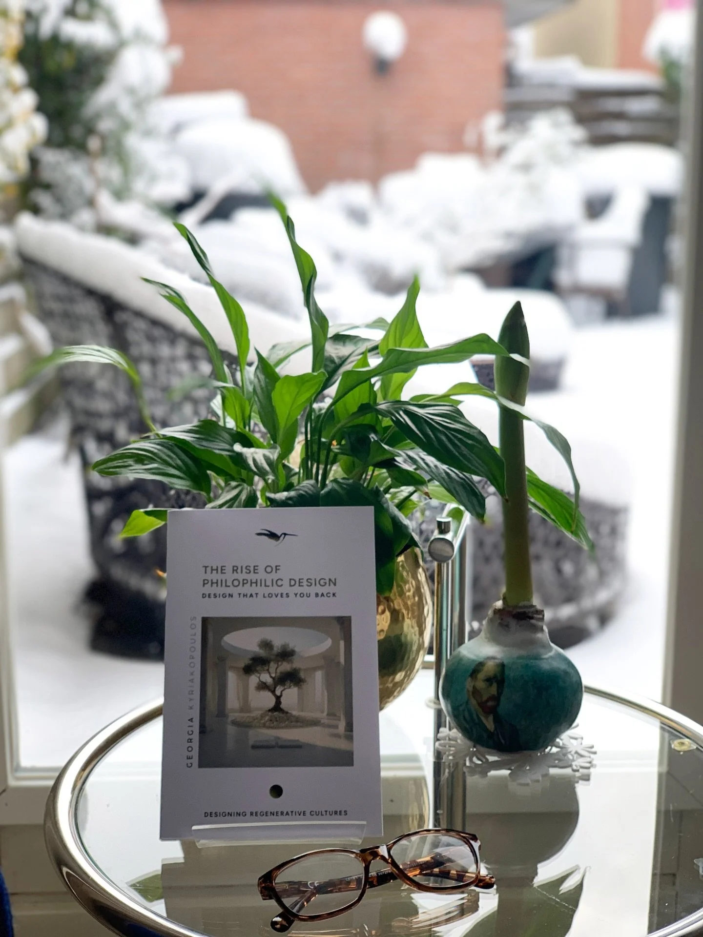 Nothing better than to stay in &amp; read a good book! 
#snowfall #snowedin❄️ #philophilicdesign #georgiakyriakopoulos #interiordesign