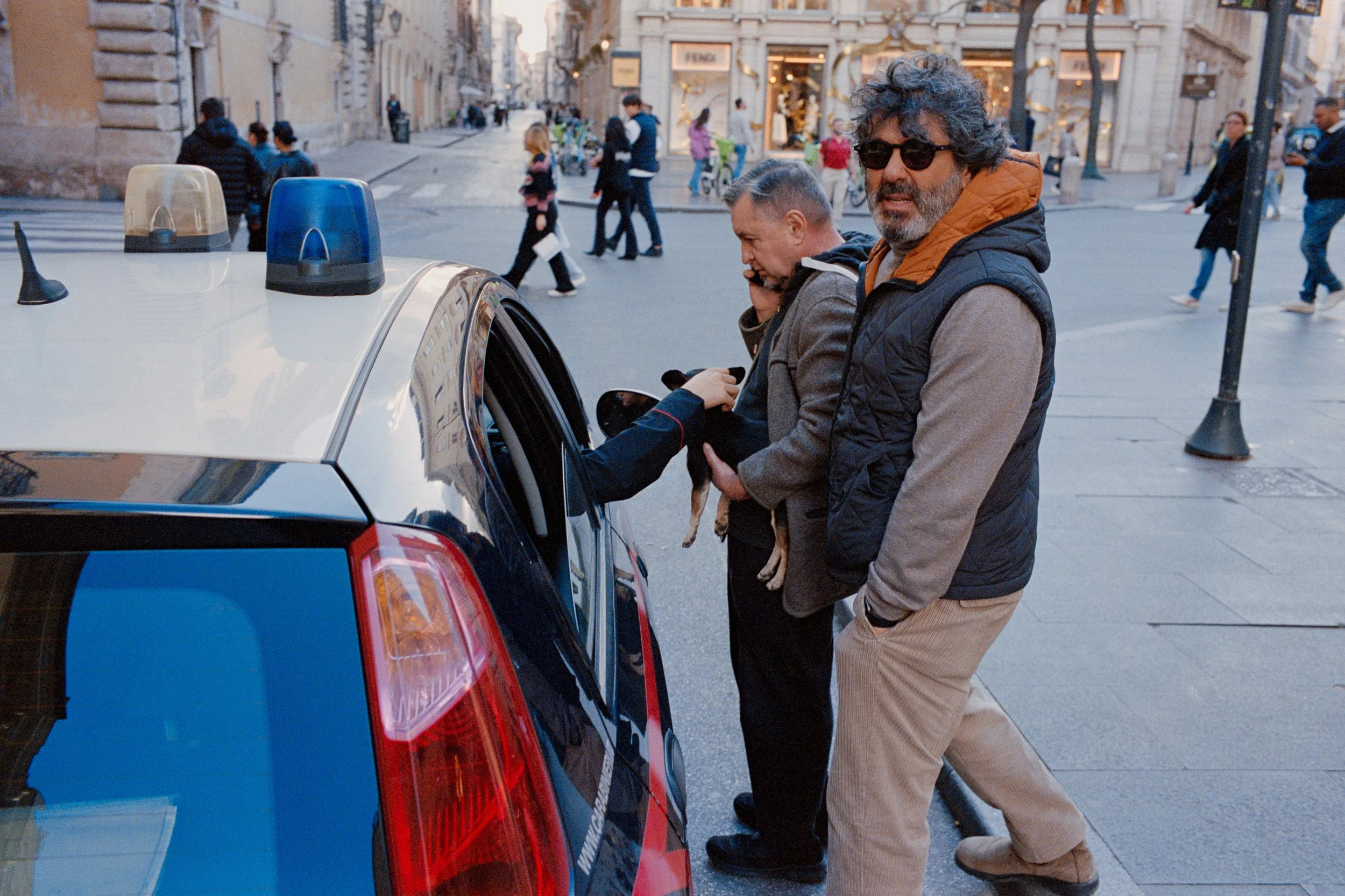 street-photography-italy-yanis-machonis-carabinieri-with-dog.jpg