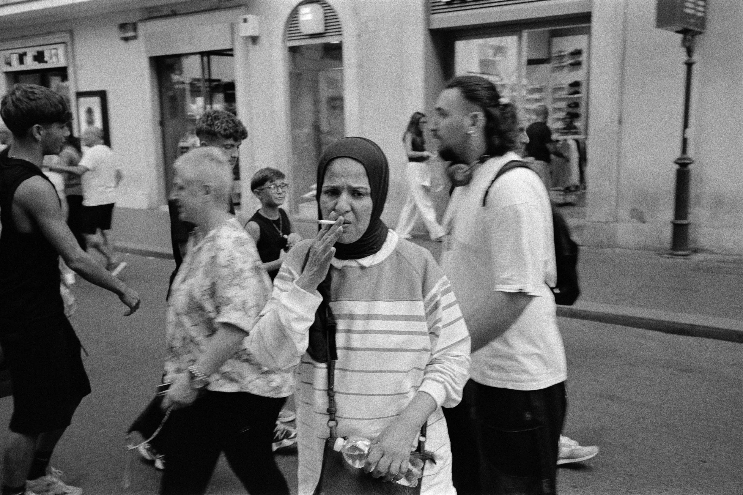 street-photography-italy-yanis-machonis-woman-smoking-in-crowd-bw.jpg