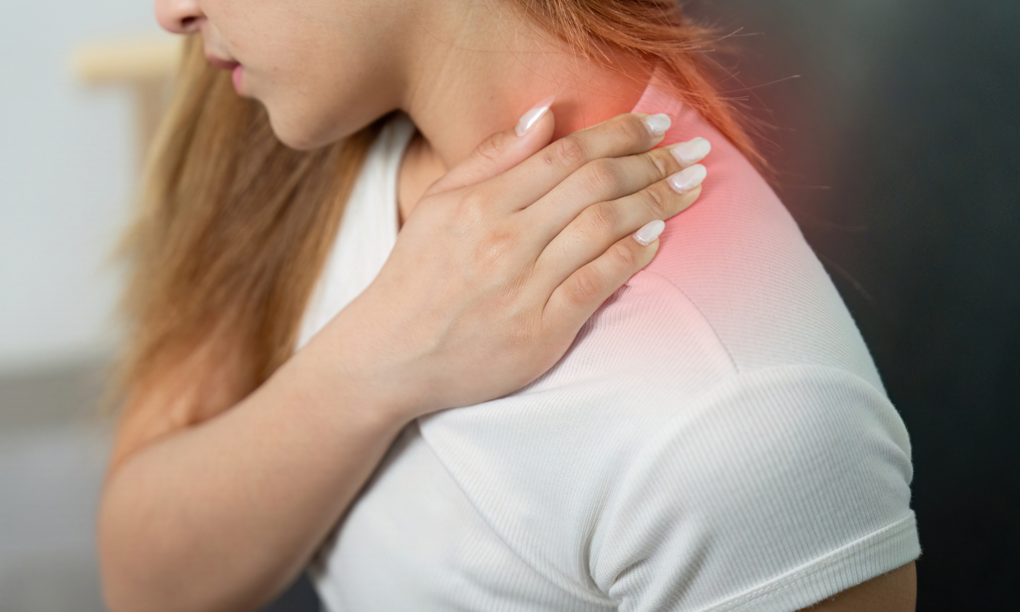 Lady with chronic shoulder pain seeking Chronic pain management for car accidents in Phoenix Valley