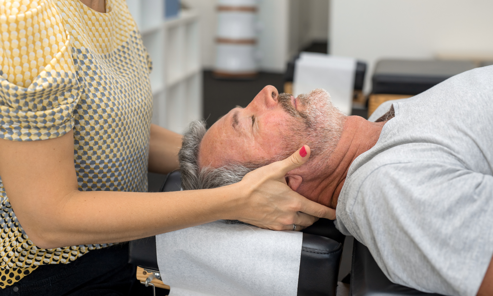 Comparison of chiropractic accident care and pain management treatment options after a car accident in Phoenix