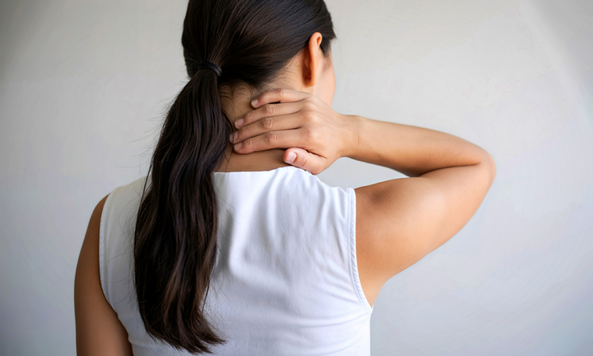 Driver with neck pain getting medical evaluation after a car accident in Arizona