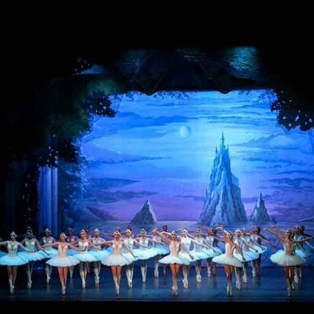 One more day to check out and bid on our auction to support the Grand Kyiv Ballet of the Ukraine! Go to https://www.32auctions.com/DorsetPlayers2026
Check out all of the amazing donations from Sports Memorabilia to a Summer by the Pool. Don't miss ou