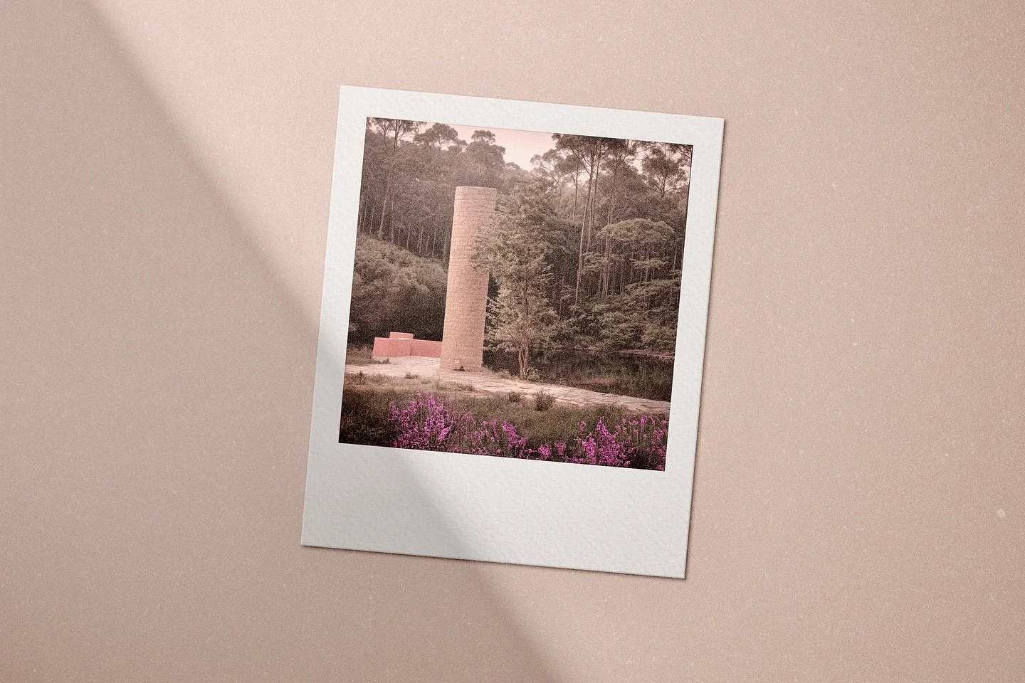 𝙀𝙨𝙥𝙖𝙘𝙞𝙤 𝙞𝙣𝙩𝙚𝙧𝙞𝙤𝙧 𝙥𝙖𝙧𝙖 𝙚𝙡 𝙙𝙚𝙨𝙘𝙖𝙣𝙨𝙤

D&iacute;as que corren sin pausa, pensamientos que se adelantan. En medio de todo lo fugaz surge un refugio: un lugar de encuentro donde el ritmo se aquieta. Un elemento arquitect&oacute