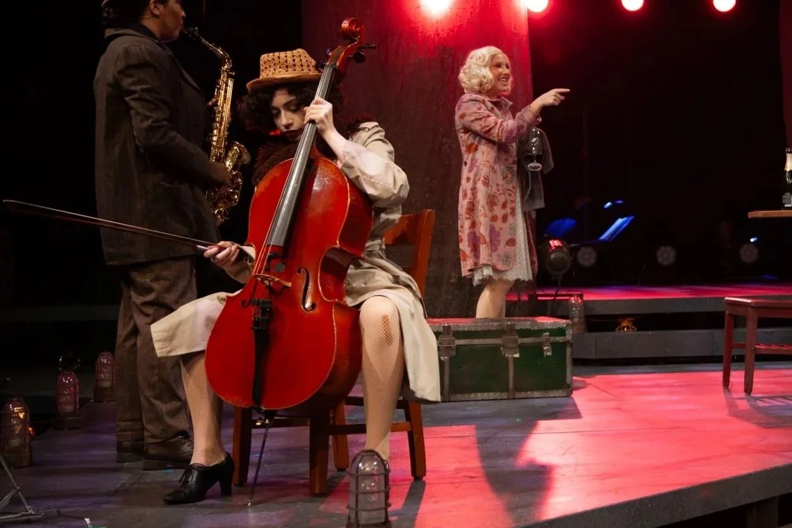 Ensemble/Cellist- The Threepenny Opera