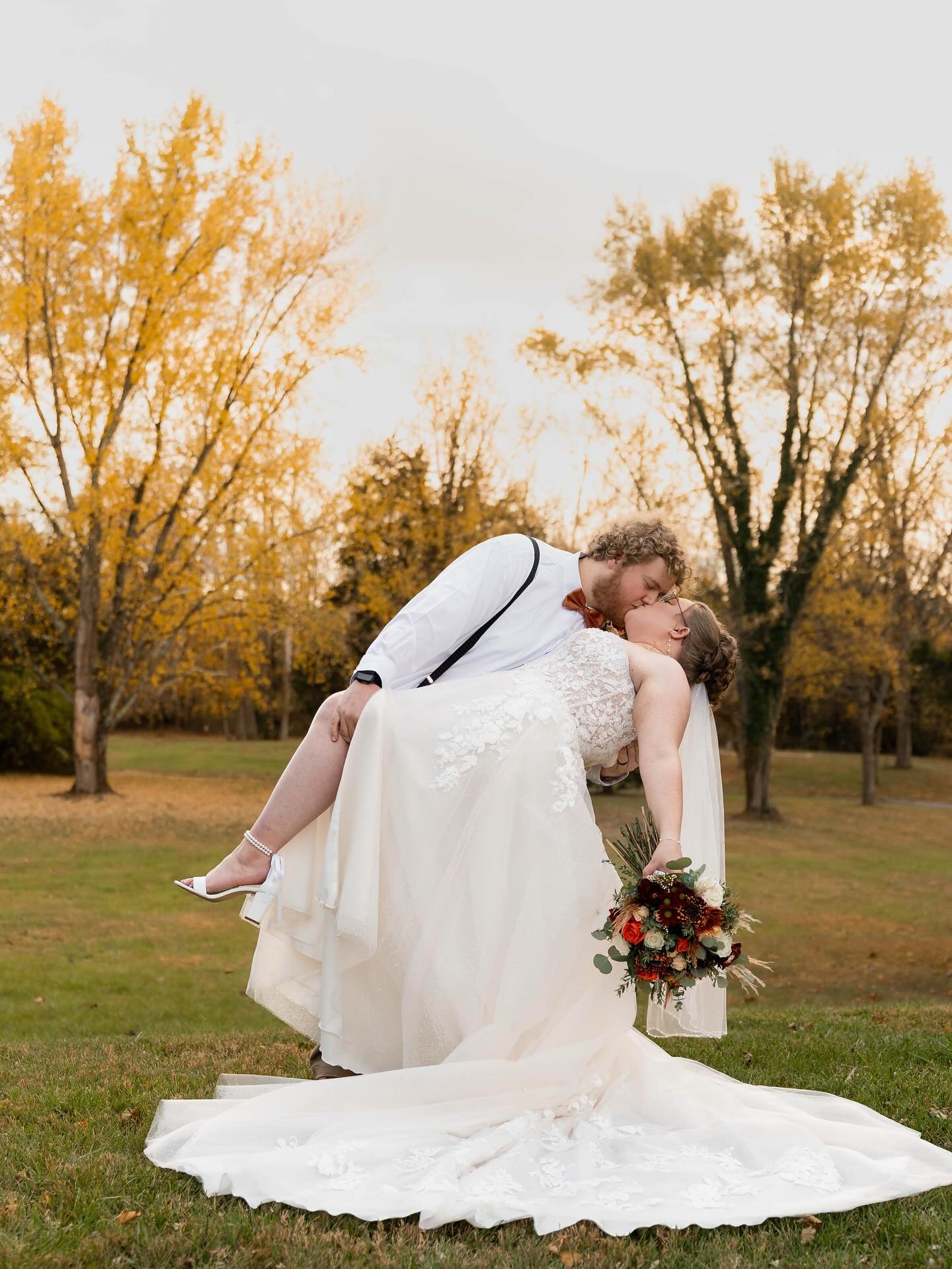 Some couples just nail the dip kiss! Practice makes perfect. 😉🥰