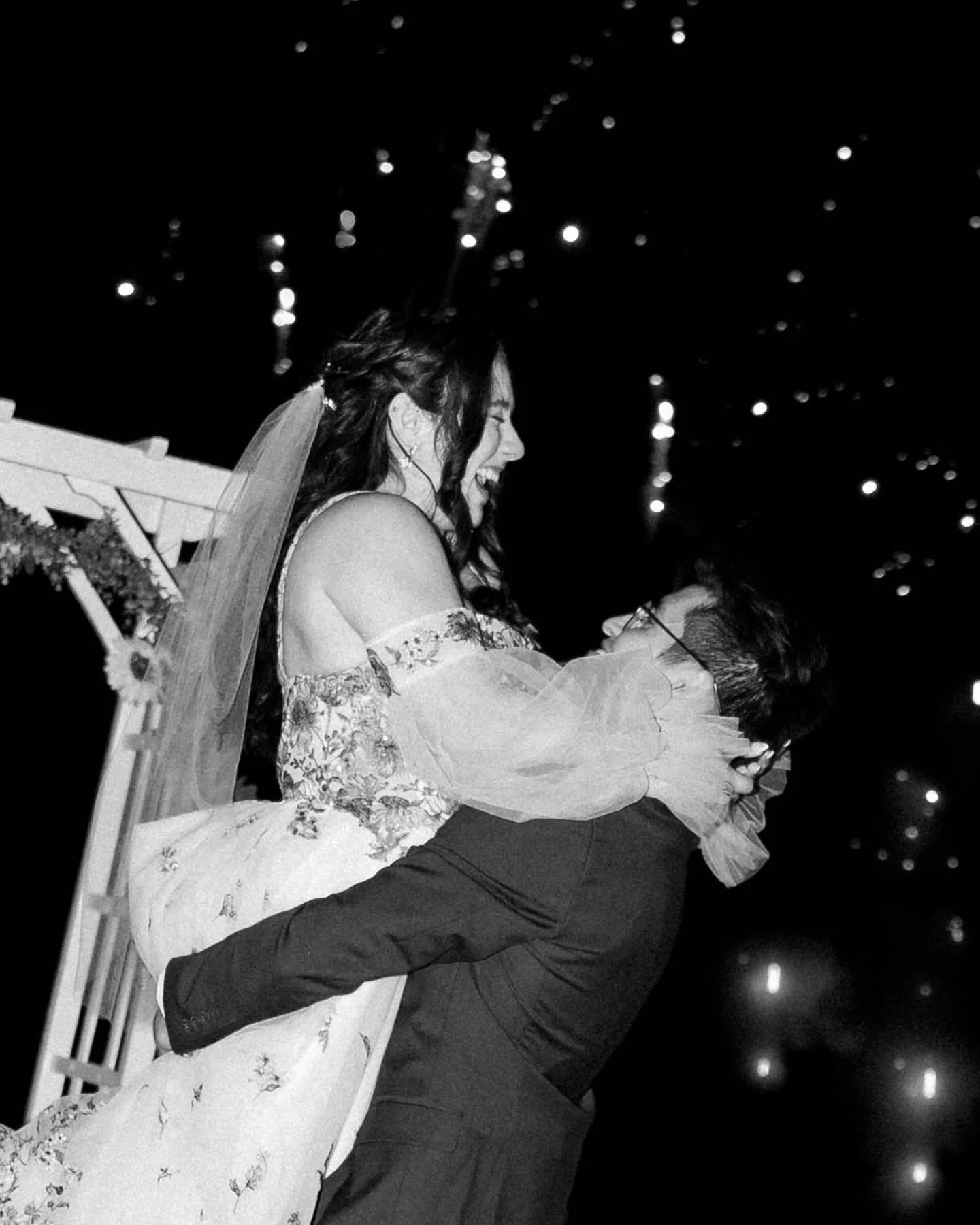 Fireworks 🤝 Epic wedding photos