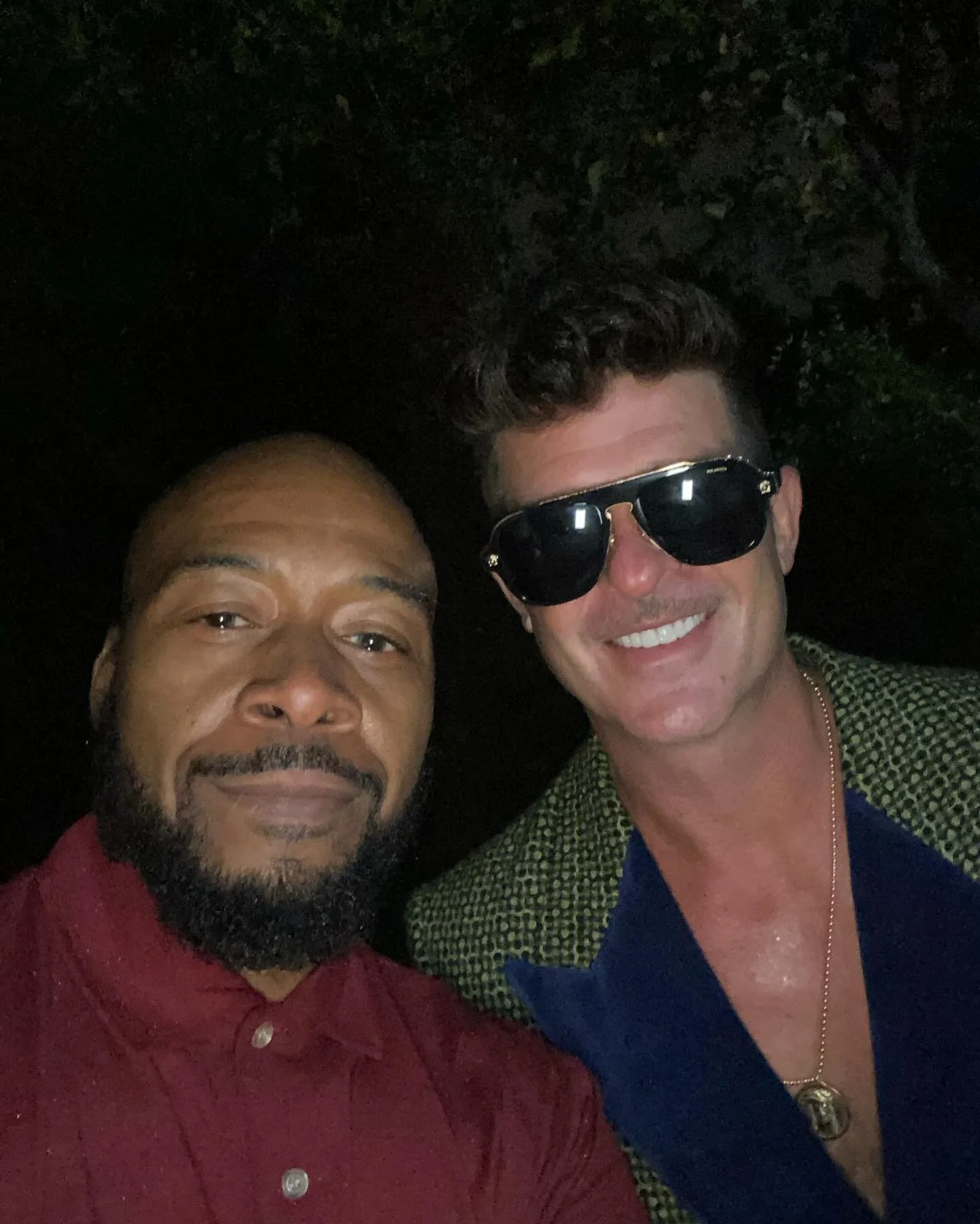 It&rsquo;s always a vibe at the #frontporchpresents 

Our Bossman @smooch_brown aka #DaSoulTrain did his thing on the congas with the legendary #RobinThicke 
#DC #music #livemusic #musicianlifestyle 

#ScrillaRecords sending nothing but love to @robi