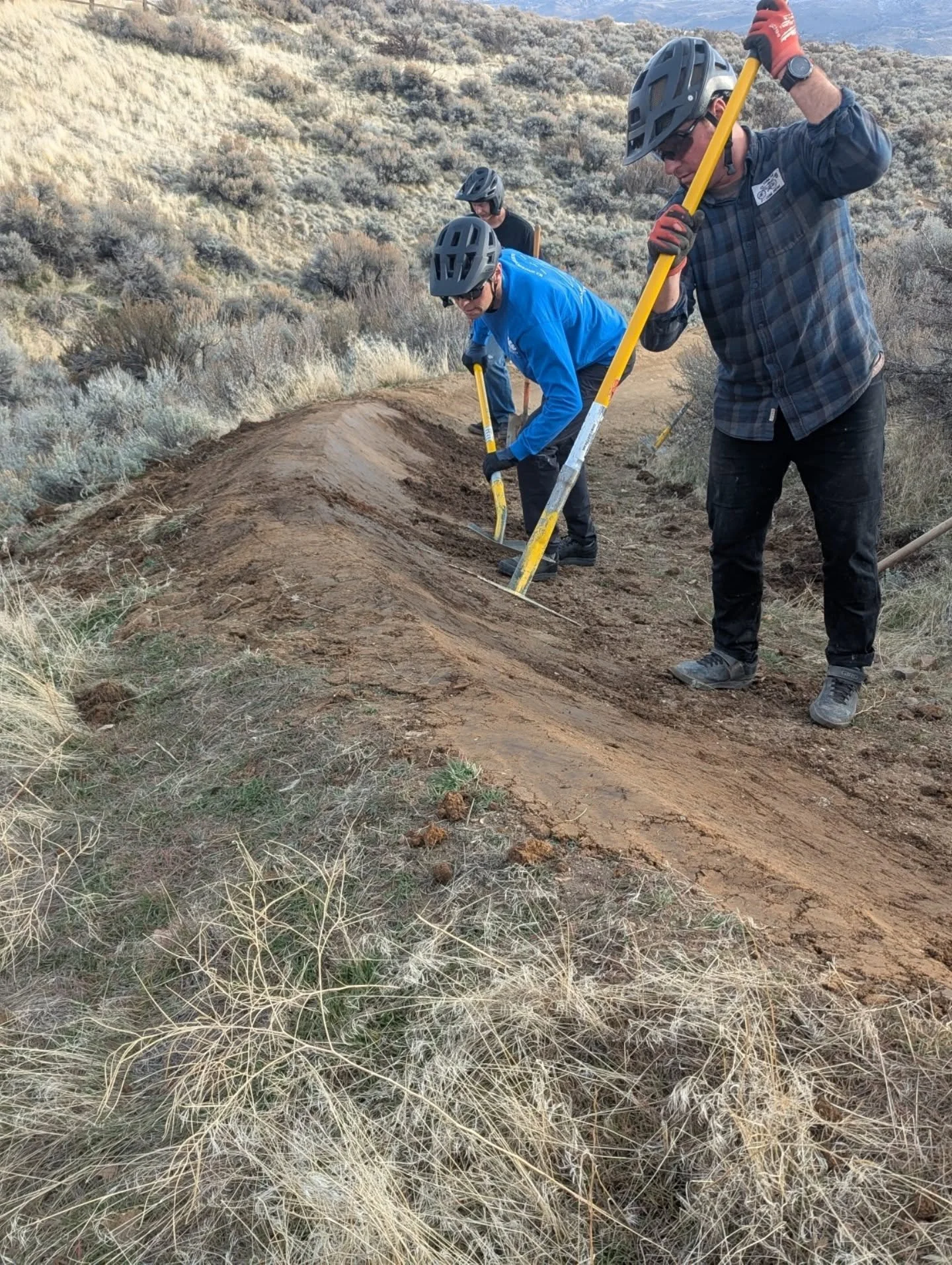 The SVP advanced line received a big tuneup today with the help of the crew from @mountaindogcycling, @anotherbikeshopreno, @battlebornonewheel and a few others great folks behind the shovel. 

Go out and track in the new lips, corners, and filled in