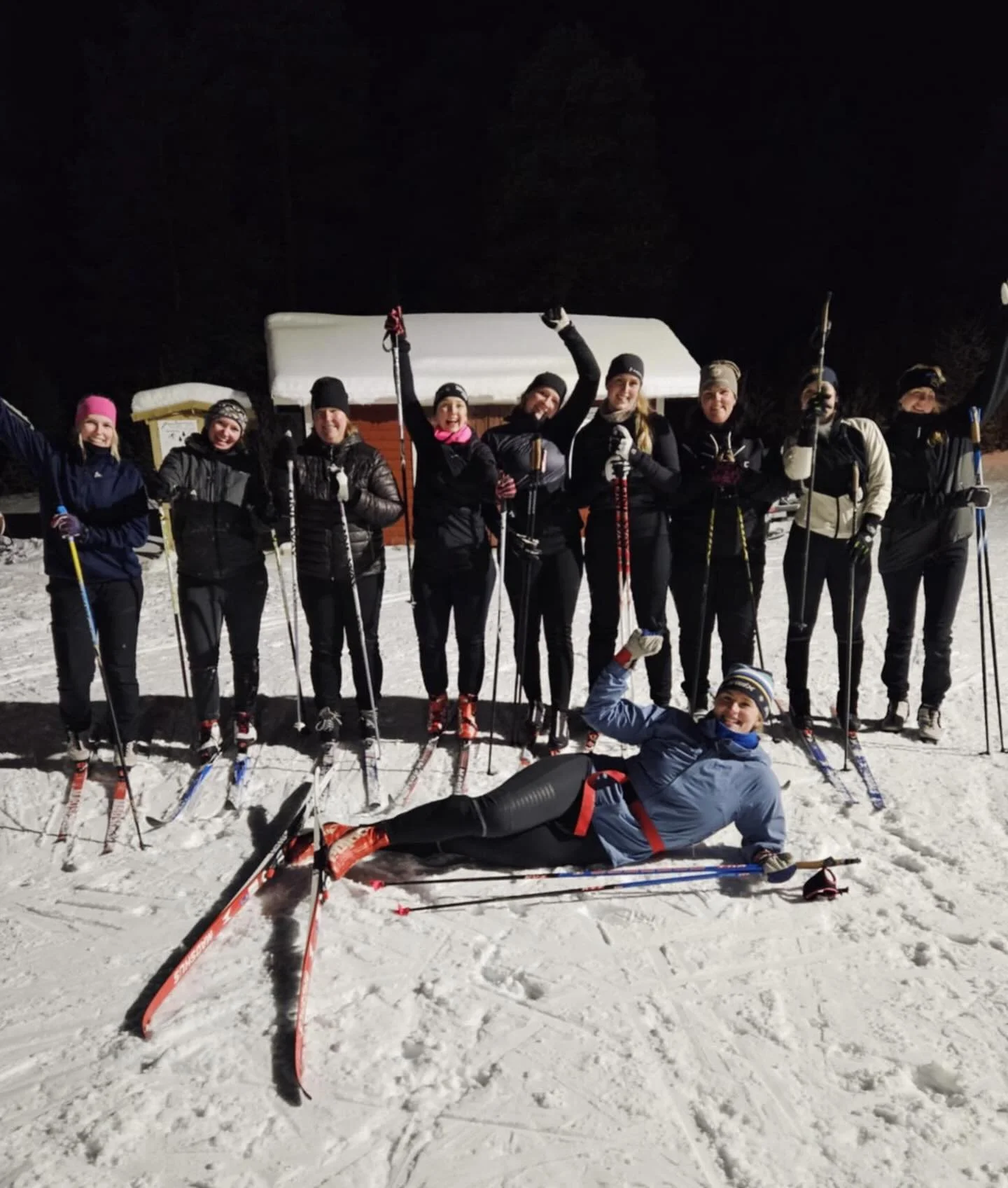 Vilket g&auml;ng vi blev p&aring; kv&auml;llens skidtr&auml;ning i samarbete med Korpen Idre! Som utlovat bj&ouml;ds det p&aring; b&aring;de lattjo lajban och handfasta tekniktips. 

Vi k&ouml;r n&auml;sta vecka igen! Samma tid, samma kanal;
M&aring;