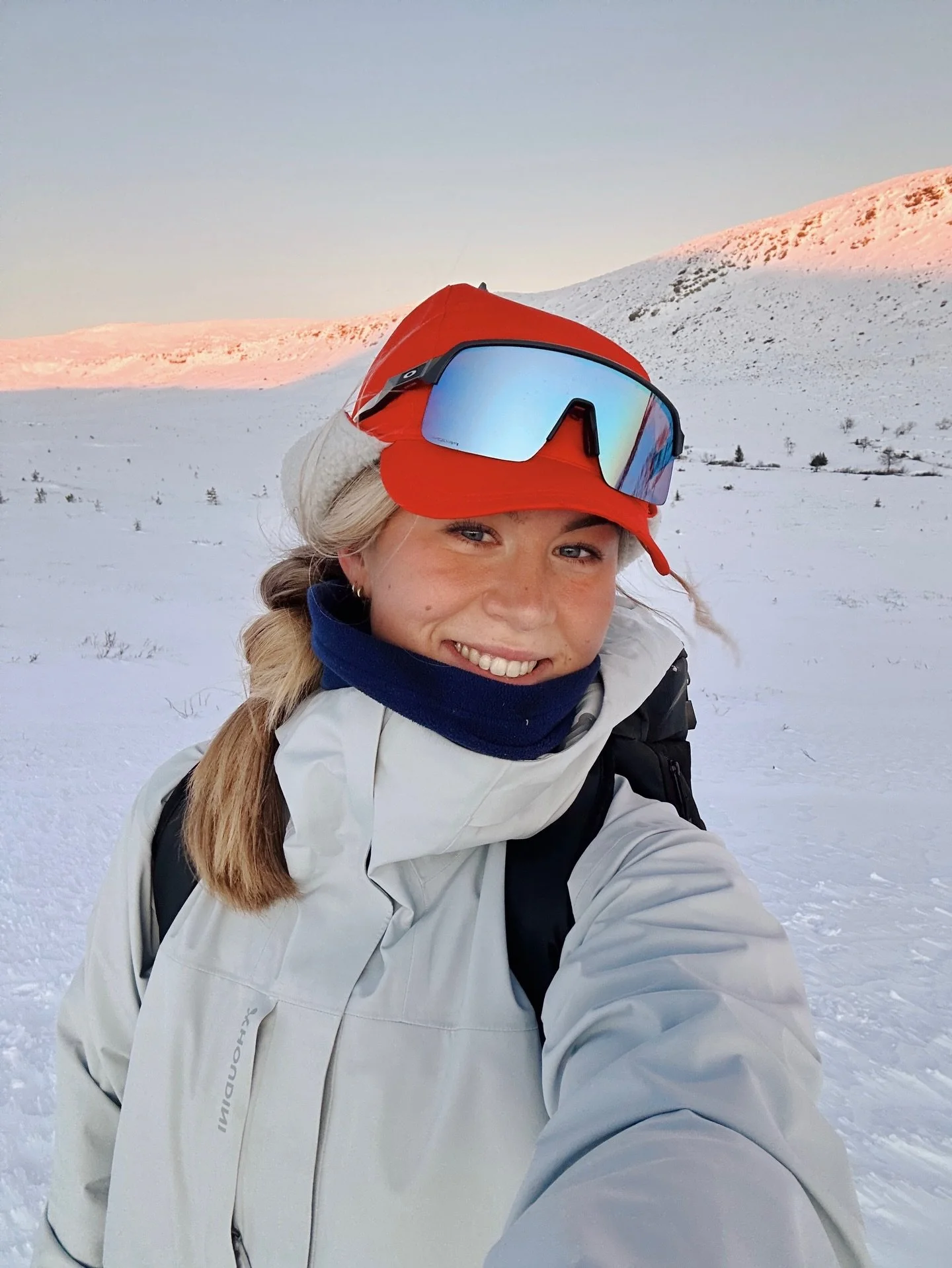 God jul p&aring; er!❄️Turskidorna fick luftas p&aring; Nipfj&auml;llet i soluppg&aring;ngen med familjen som s&auml;llskap. Osp&aring;rat och kravl&ouml;st. S&aring; laddar jag b&auml;st batterierna inf&ouml;r hektiska mellandagar med massvis av coac