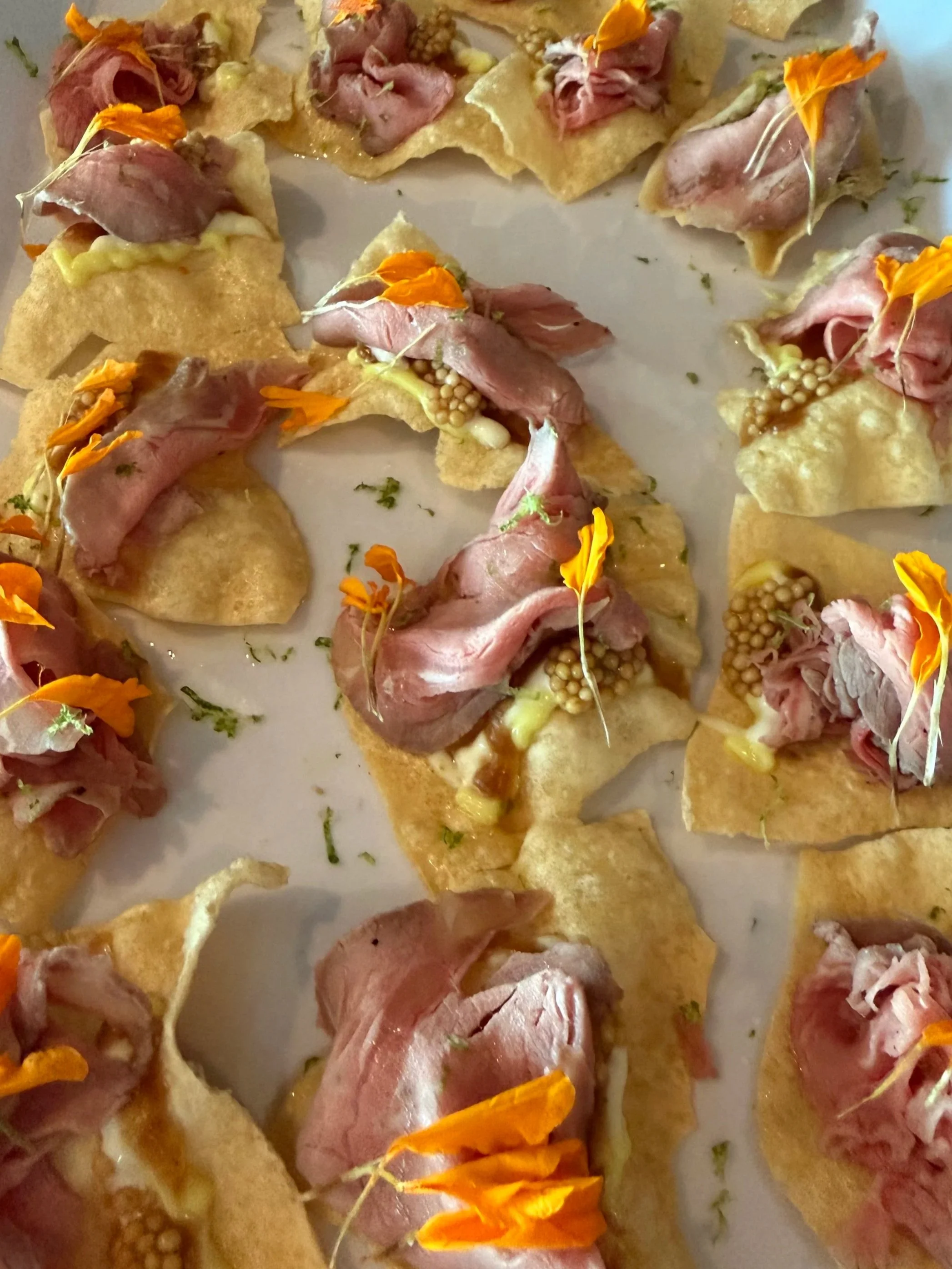Papadum au veau, cari , lime et moutarde 