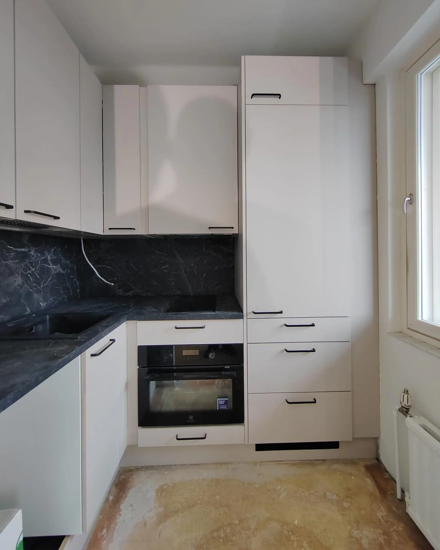 Upea keitti&ouml; j&auml;lleen ✨

#herkulesyhti&ouml;t #uusimaa #remontti #keitti&ouml; #keitti&ouml;suunnittelu #keitti&ouml;remontti #keitti&ouml;suunnittelu #keitti&ouml;ss&auml; #keitti&ouml;inspiraatio #keitti&ouml;kalusteet #kalusteasennus #ase