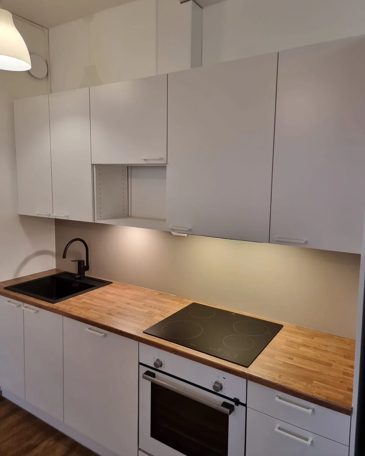 T&auml;ss&auml; kohteessa tehtiin uuden keitti&ouml;n lis&auml;ksi mm. lattian asennus ✨

#herkulesyhtiot #remontti #keitti&ouml; #keitti&ouml;remontti #keitti&ouml;suunnittelu #keitti&ouml;inspiraatio #keitti&ouml;ss&auml; #keitti&ouml;kalusteet #ke