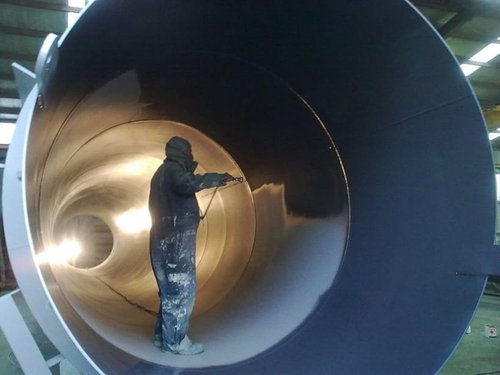 Internal lining of pressure vessels and tanks