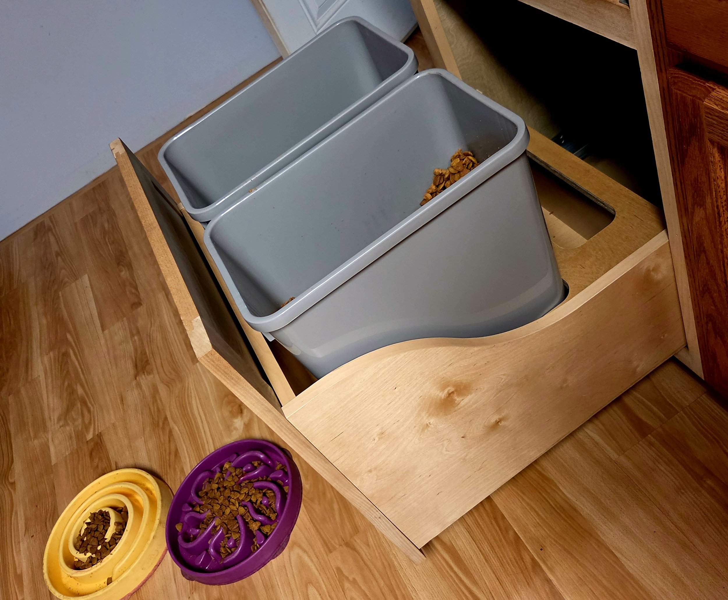 Custom trash can pullout insert