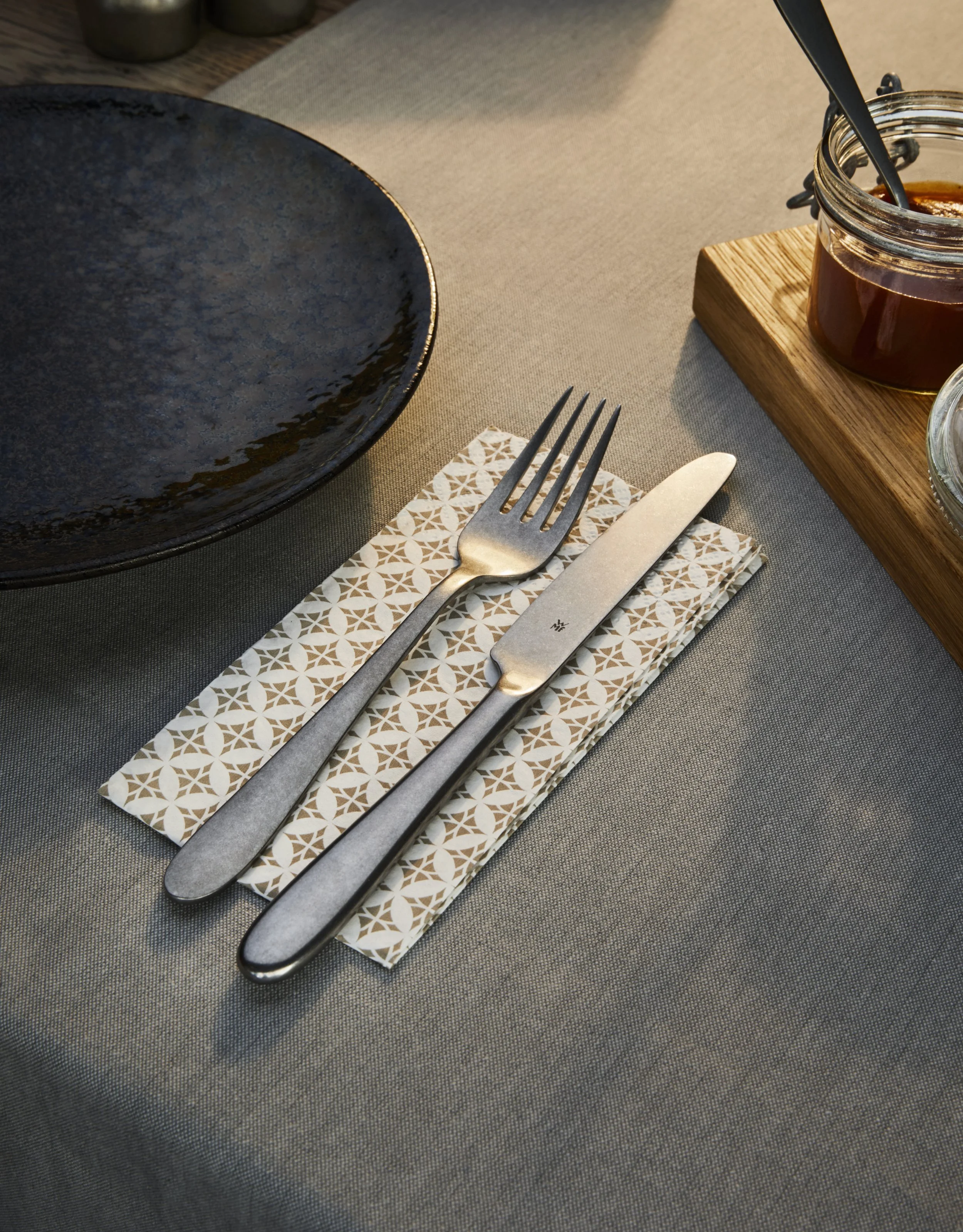 wmf_cutlery_sara_2020_mood_stonewashed_03.jpg