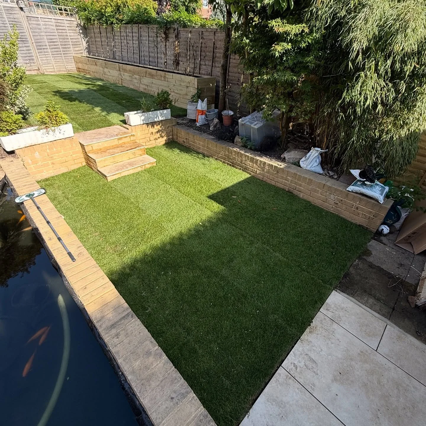 ✨ Fresh new look, big difference! ✨
A small returf can completely transform a garden, bringing it back to life with lush, healthy grass. 🌱👌
Sometimes it&rsquo;s the simple touches that make the biggest impact. 

_____________________________
Contac