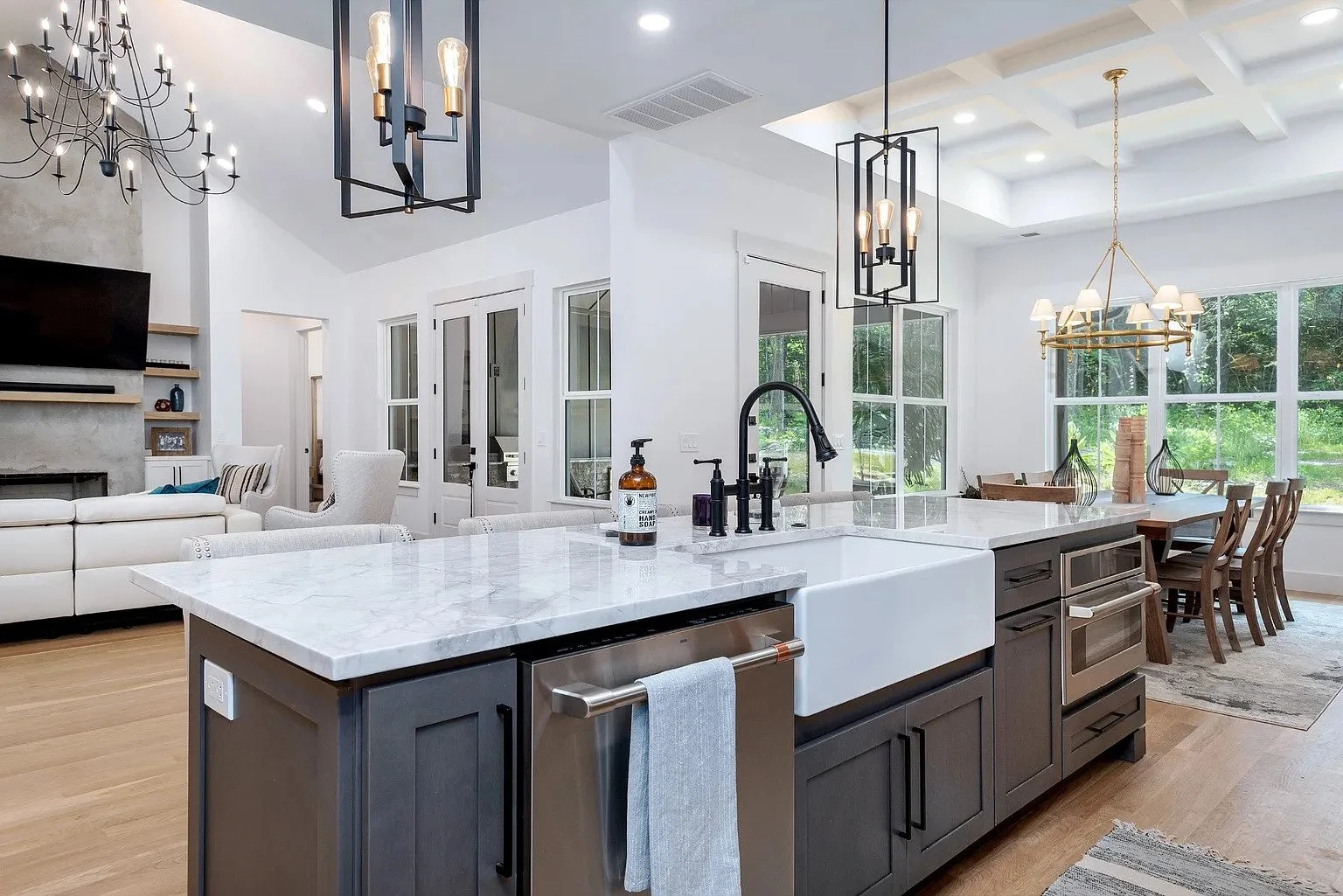 Kitchen, outside-in (1).jpg