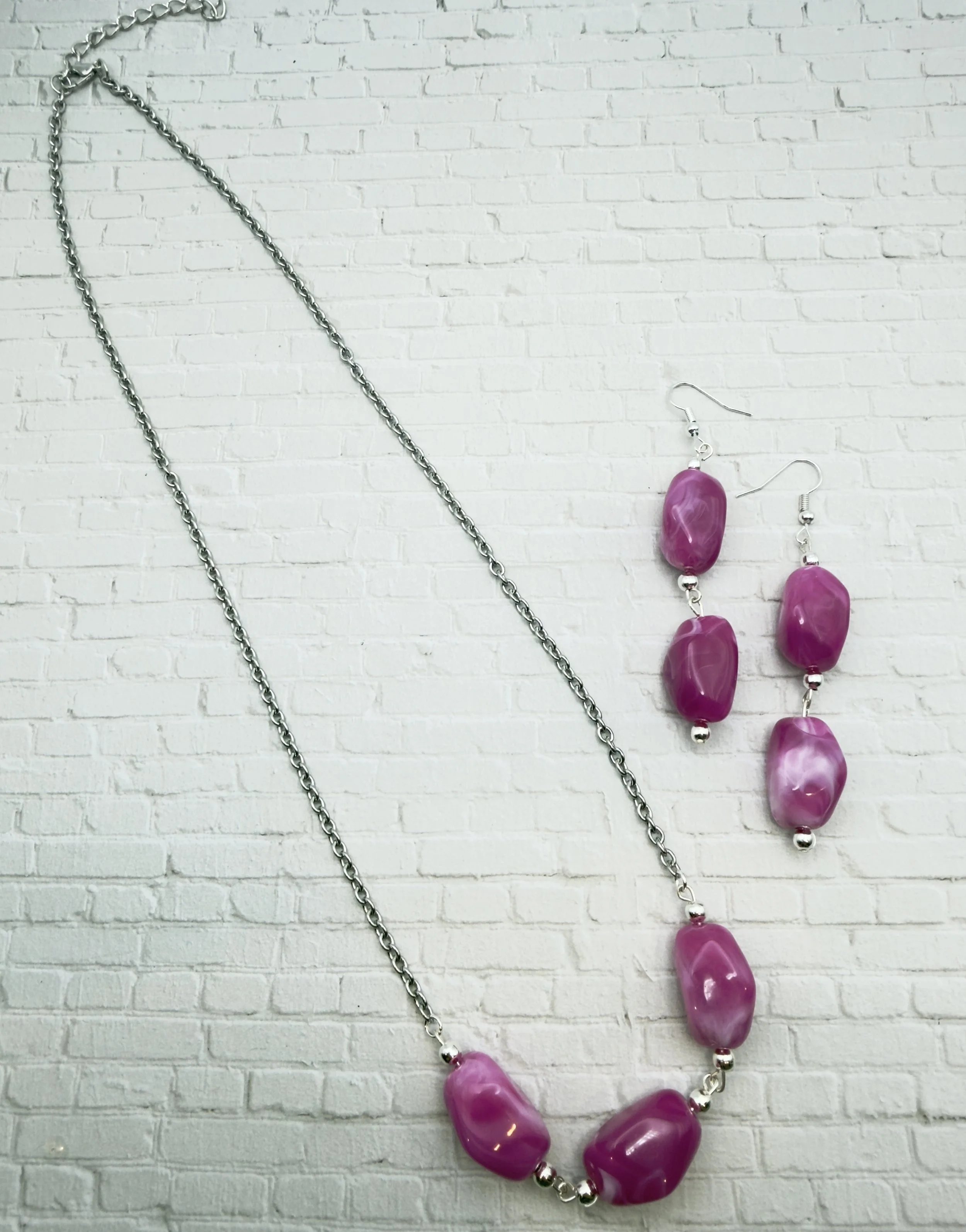 Marbled Magenta Necklace and Earrings Set