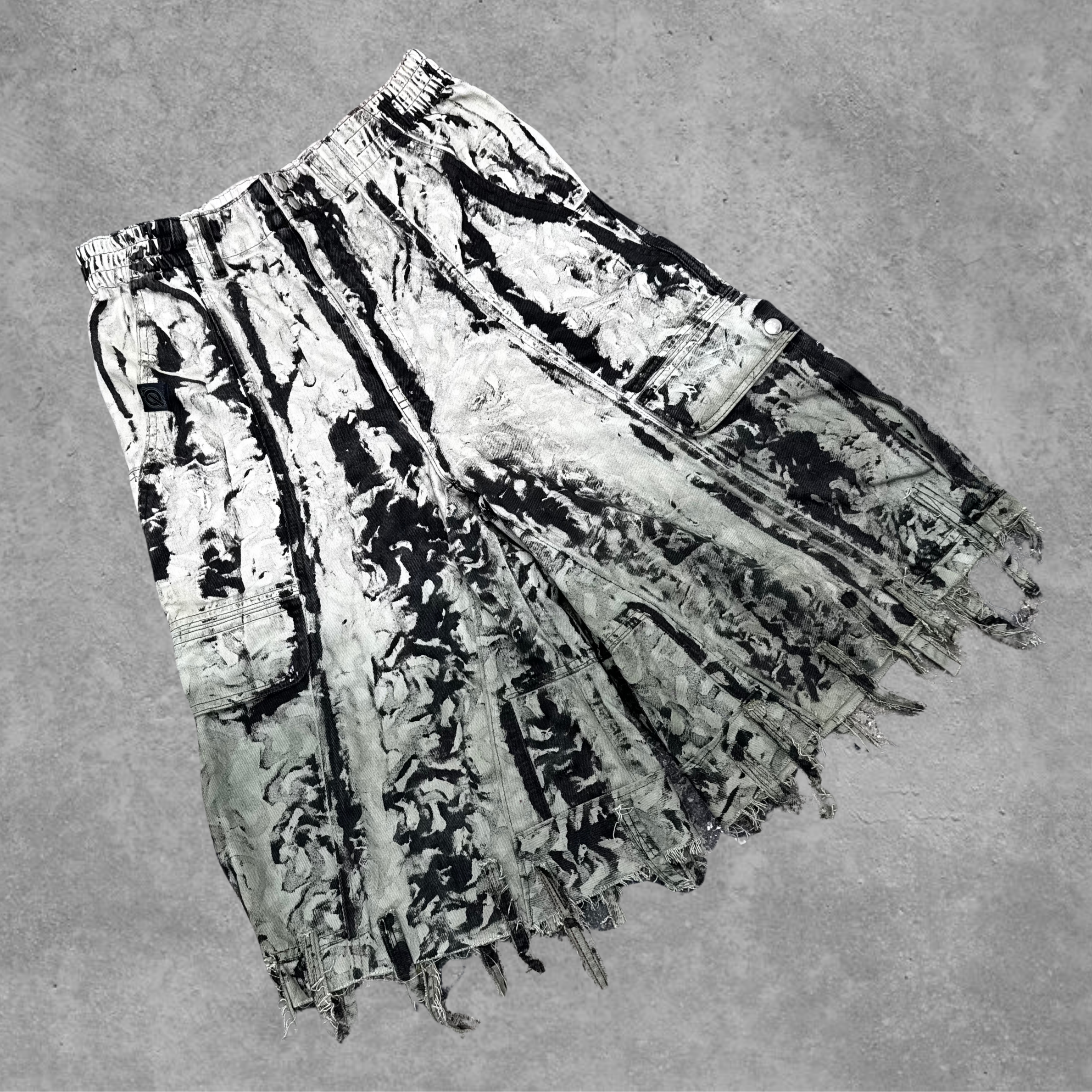 ''FRONT LINE'' CARGO SHORTS