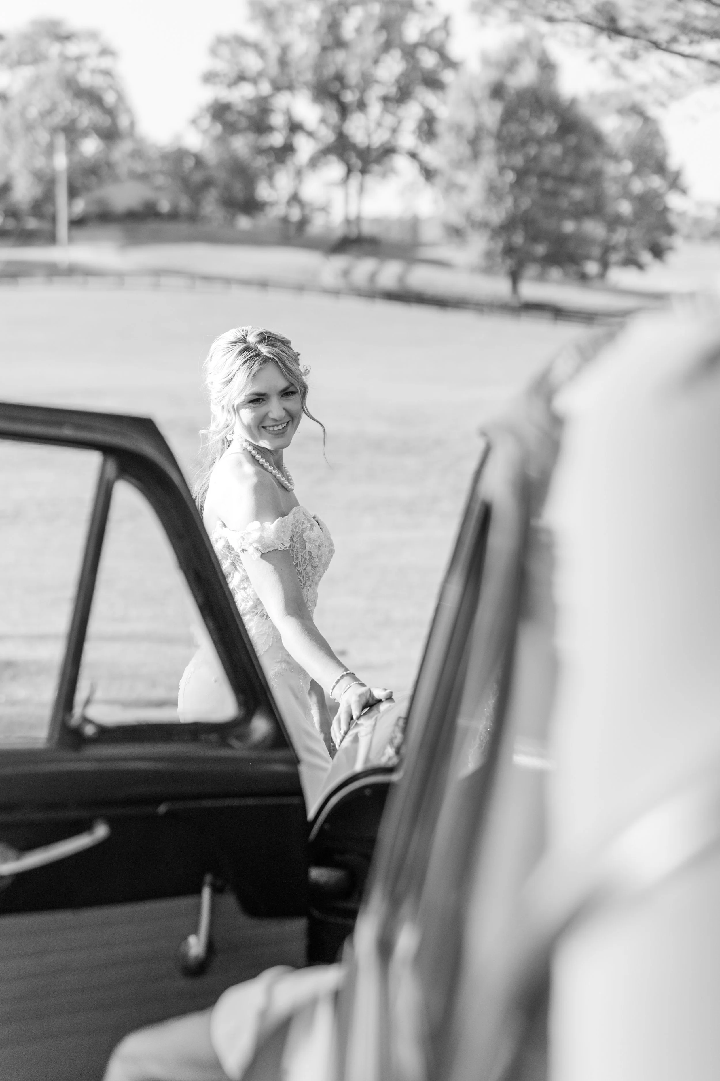 Wedding coordinator assisting bride on wedding day in Kentucky