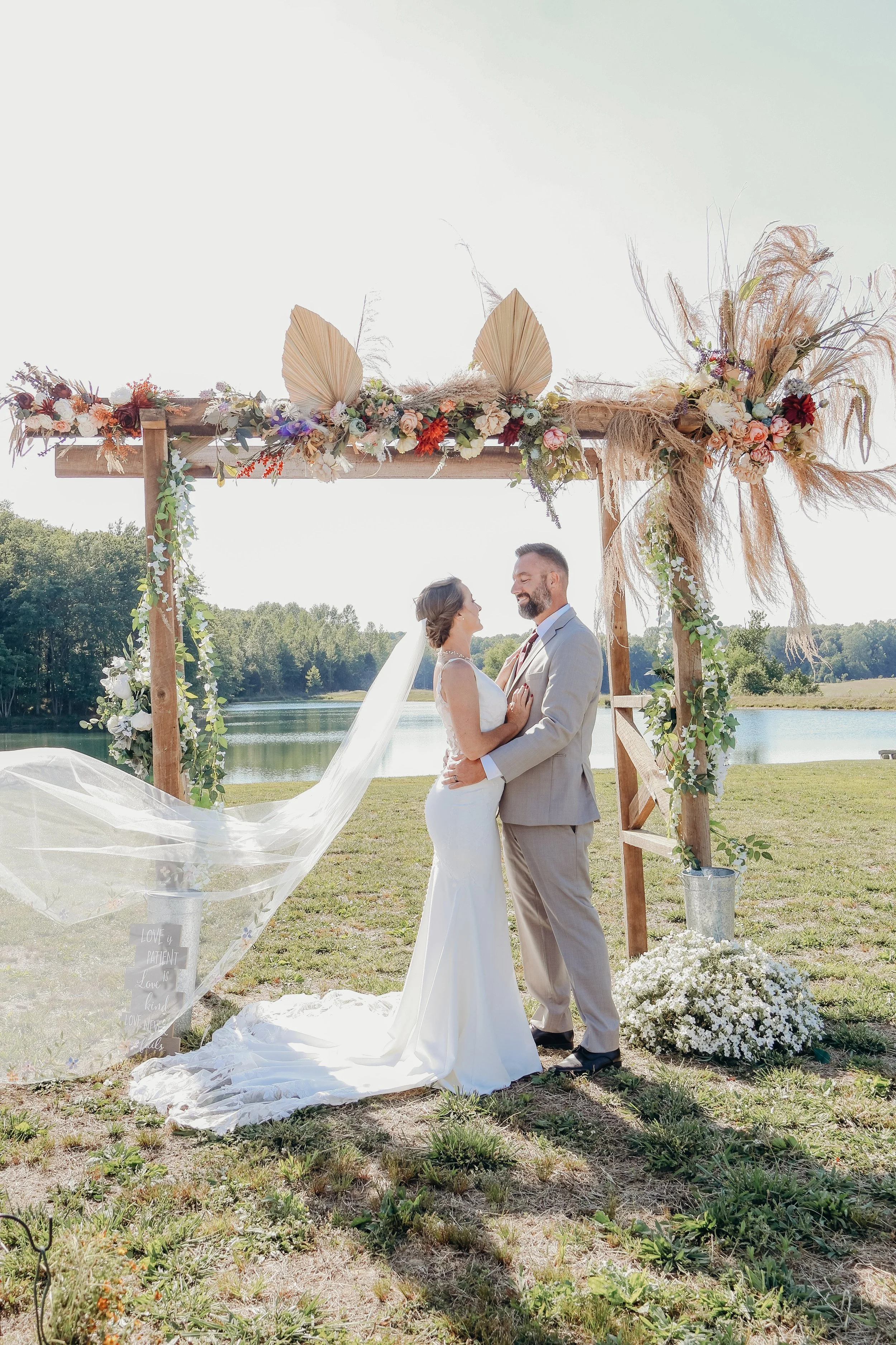 Wedding ceremony outdoors at Hilton Farms LLC near Evansville, Indiana, and Owensboro, Kentucky, with beautiful open-air surroundings.