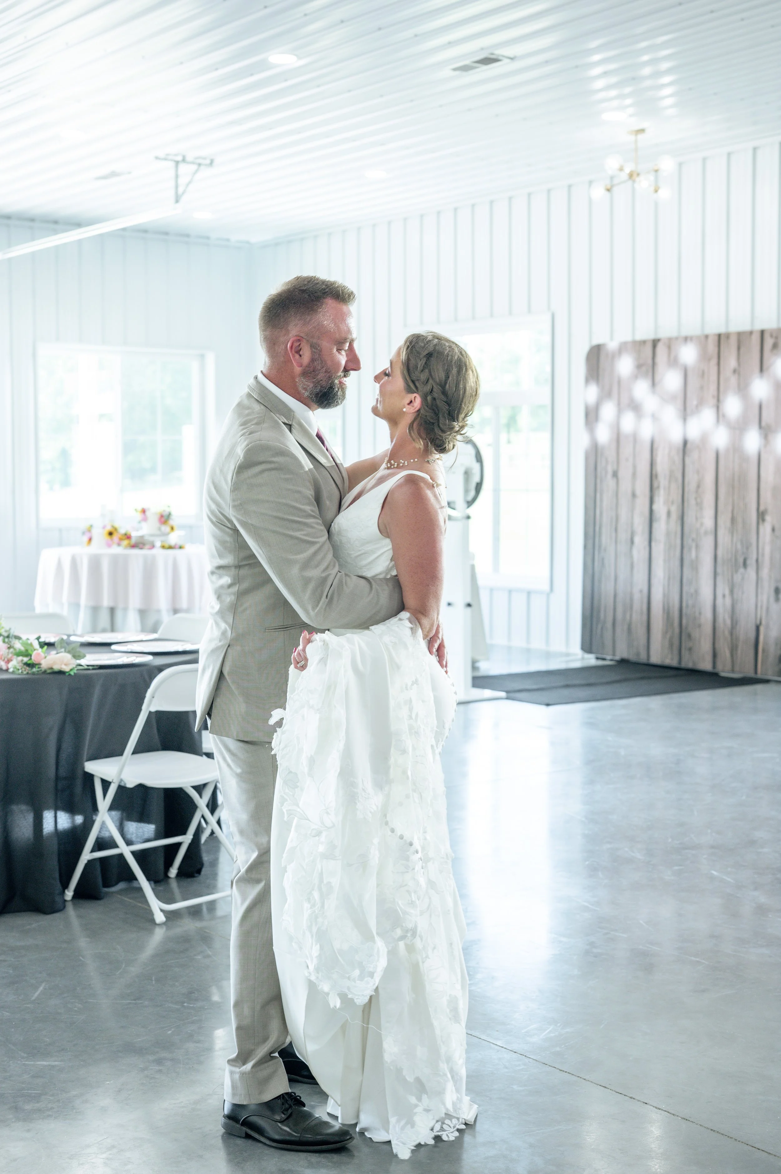 Bride and groom celebrating their wedding at a Kentucky wedding venue near Owensboro