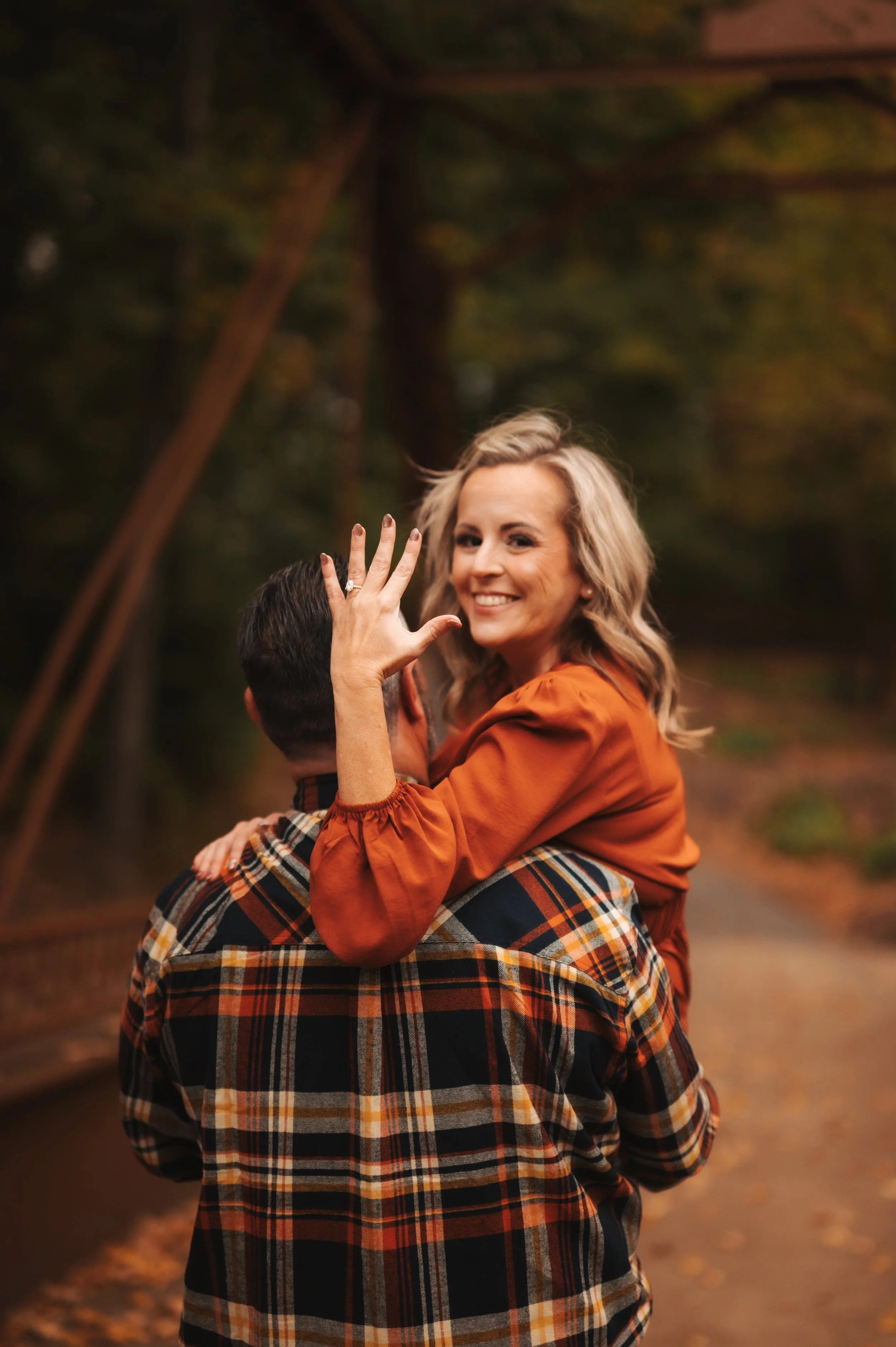 Neutral outfit inspiration for engagement photos in Owensboro Kentucky