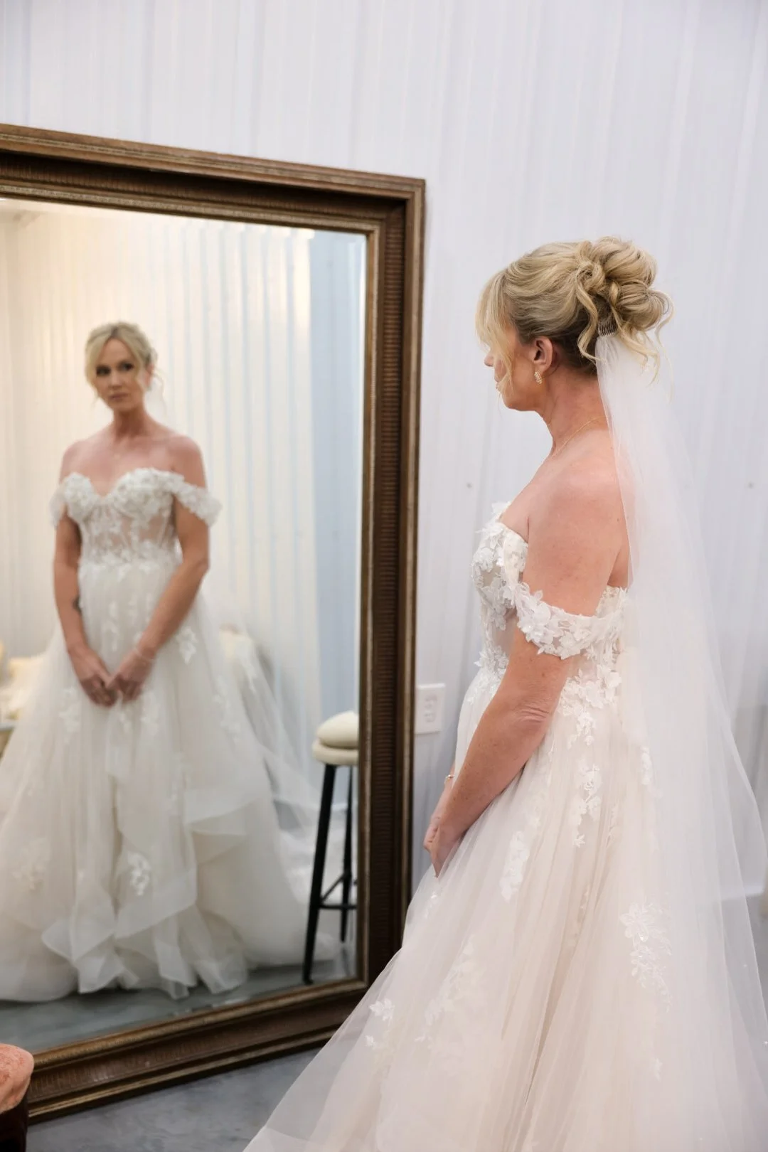 Elegant indoor wedding ceremony at Hilton Farms LLC wedding venue in Utica, Kentucky, near Owensboro and Bowling Green.