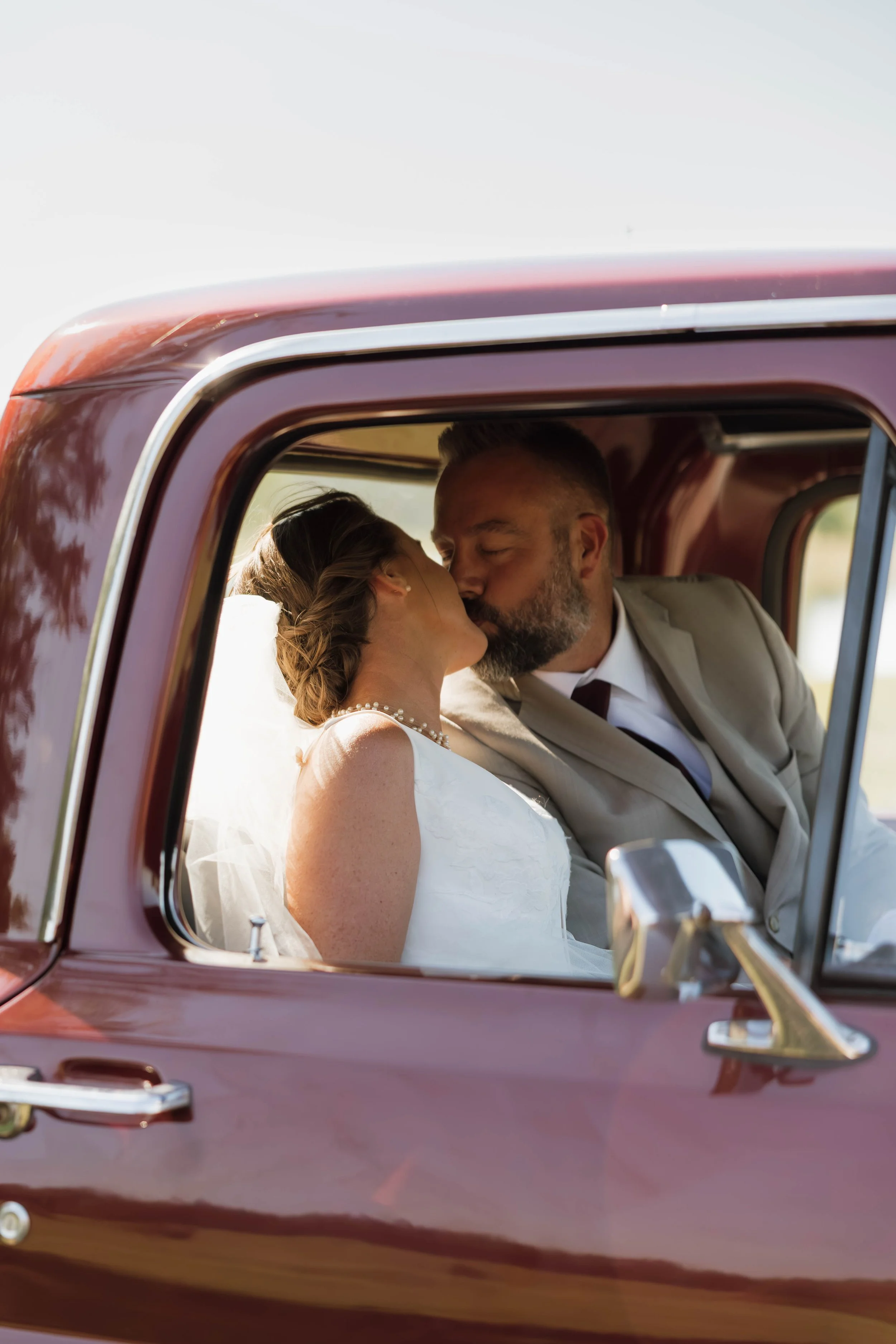 Rolling landscape and lake views surrounding Hilton Farms LLC, an elegant wedding venue in Western Kentucky.