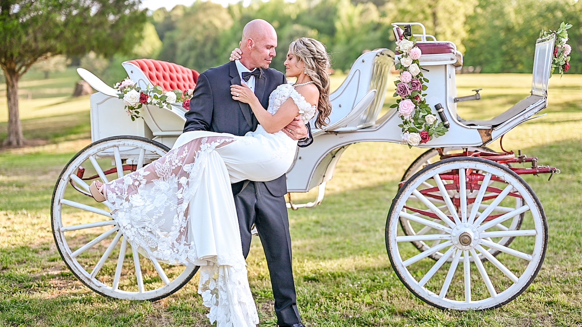 Outdoor wedding venue with scenic countryside views at Hilton Farms LLC in Utica, Kentucky, serving couples from Kentucky, Tennessee, and Indiana.
