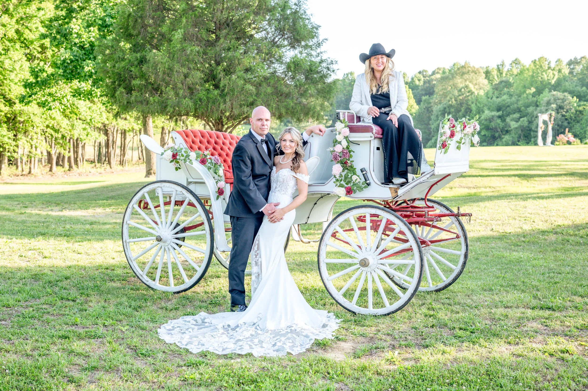 Summer wedding celebration at Hilton Farms Kentucky wedding venue