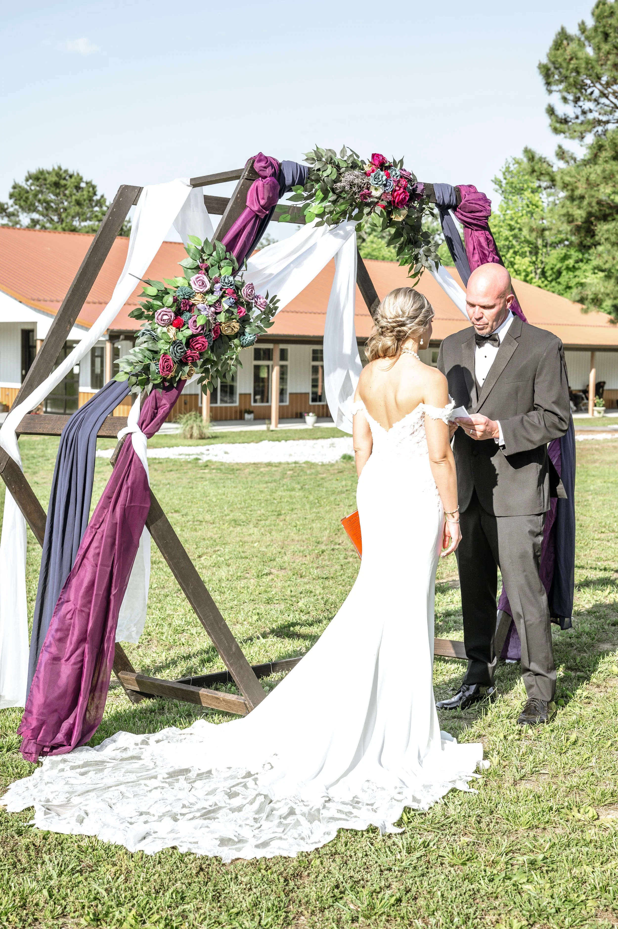 Romantic outdoor wedding ceremony setting at Hilton Farms LLC, a wedding venue near Owensboro, Bowling Green, and Nashville.