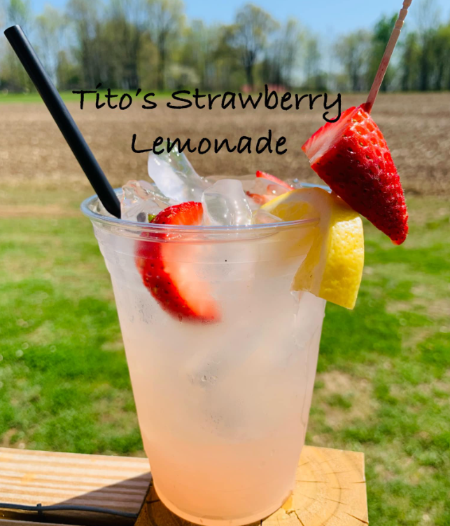 Licensed bartender pouring drinks at Owensboro wedding reception