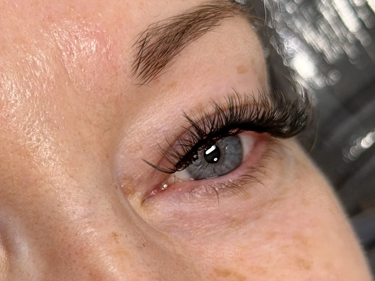 It&rsquo;s not extensions and it&rsquo;s not strip lashes
Lash clusters &amp; Individuals are faster sessions, more temporary, and damage-free. For the girl on the go and wants lashes that lasts for a trip or event.

Model: @survivingalexandra 

#las