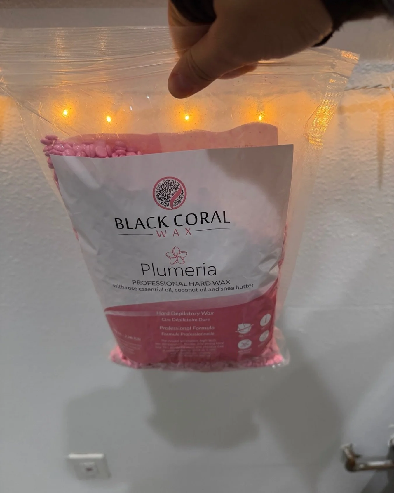 &ldquo;Why does it smell like grandma, and hurt like grandma?&rdquo; - @ohmi_olivia after the brow wax

Great wax, very smooth and good grip. Will buy from the brand again, just not this scent. I only got it because it was pink and cute

@blackcoralw