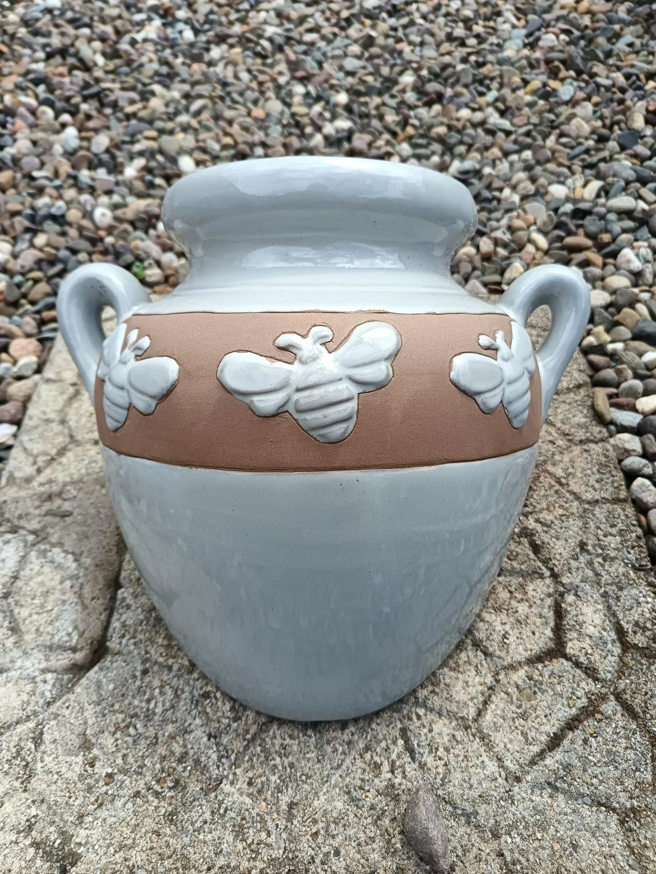 Bee_Urn_Planter-White.jpg