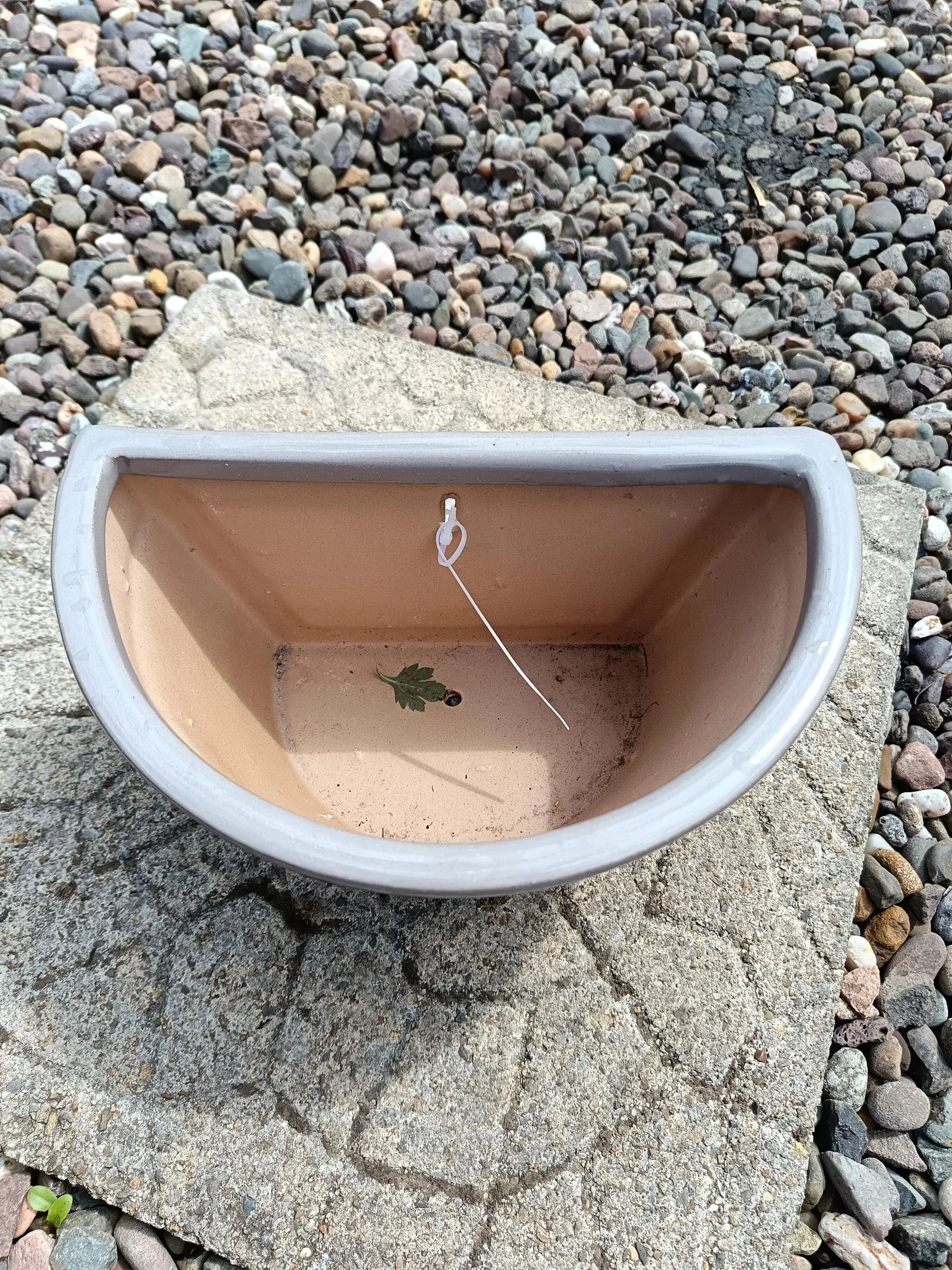 Ceramic_Grey_Wall_Planter-3.jpg