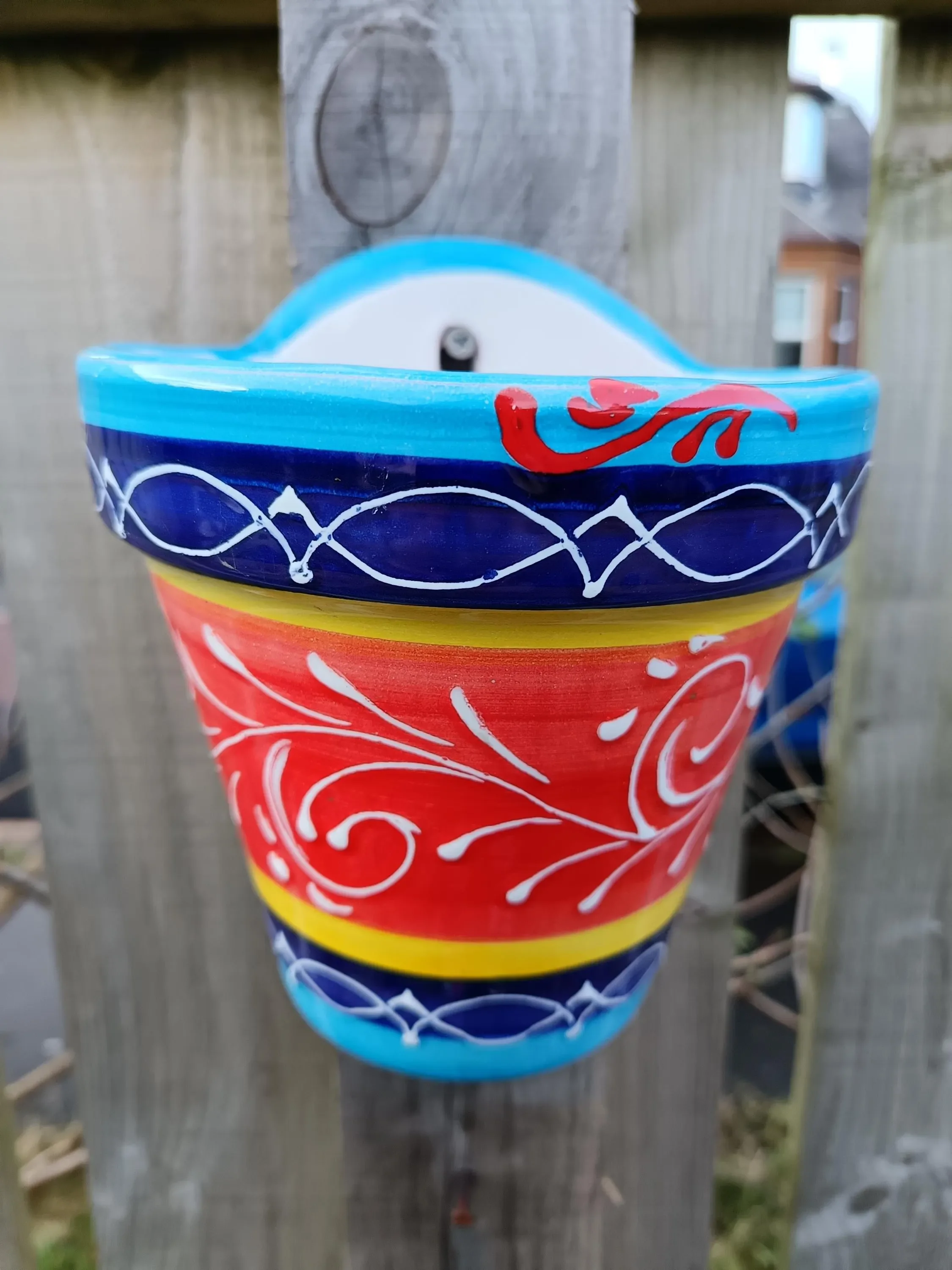 Spanish_Wall_Pot-Red-Lines.webp