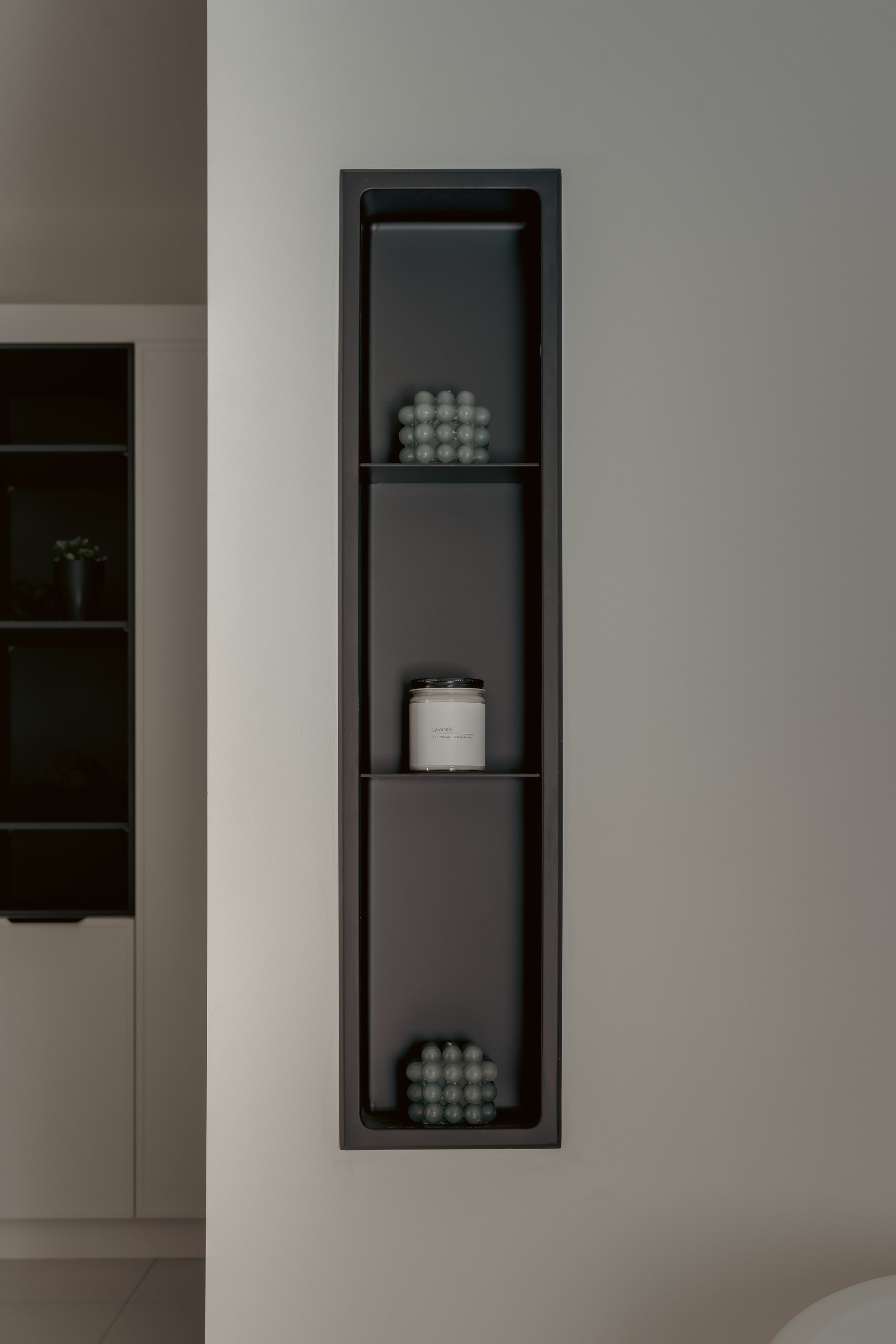 Niche, contrast, modern