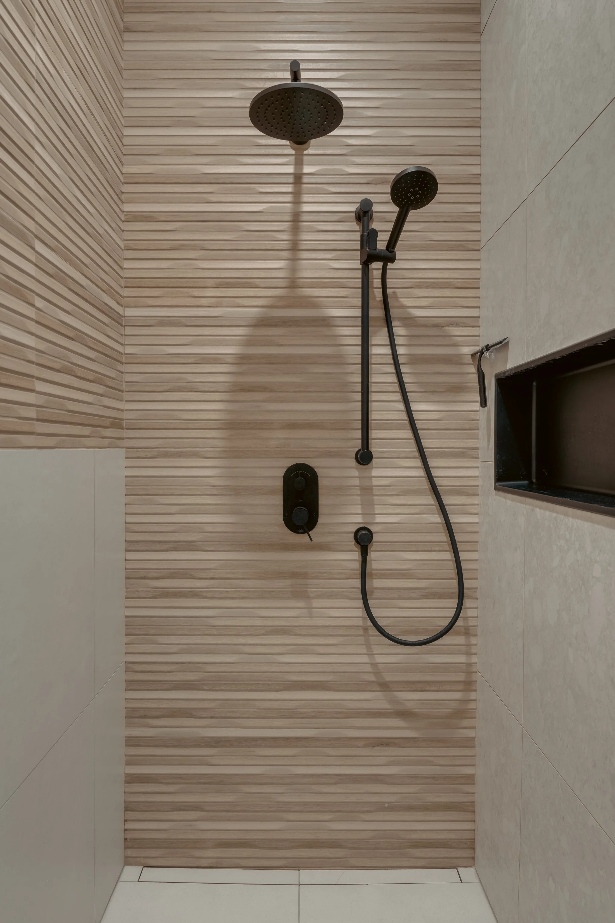 Douche sur mesure, matériaux naturels