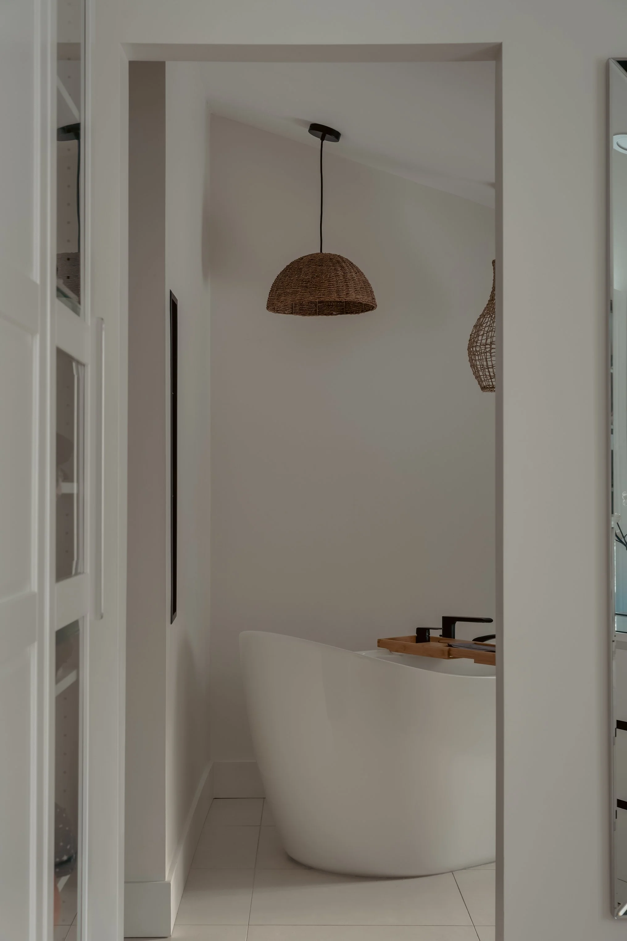 Bain autoportant, luminaires, neutre