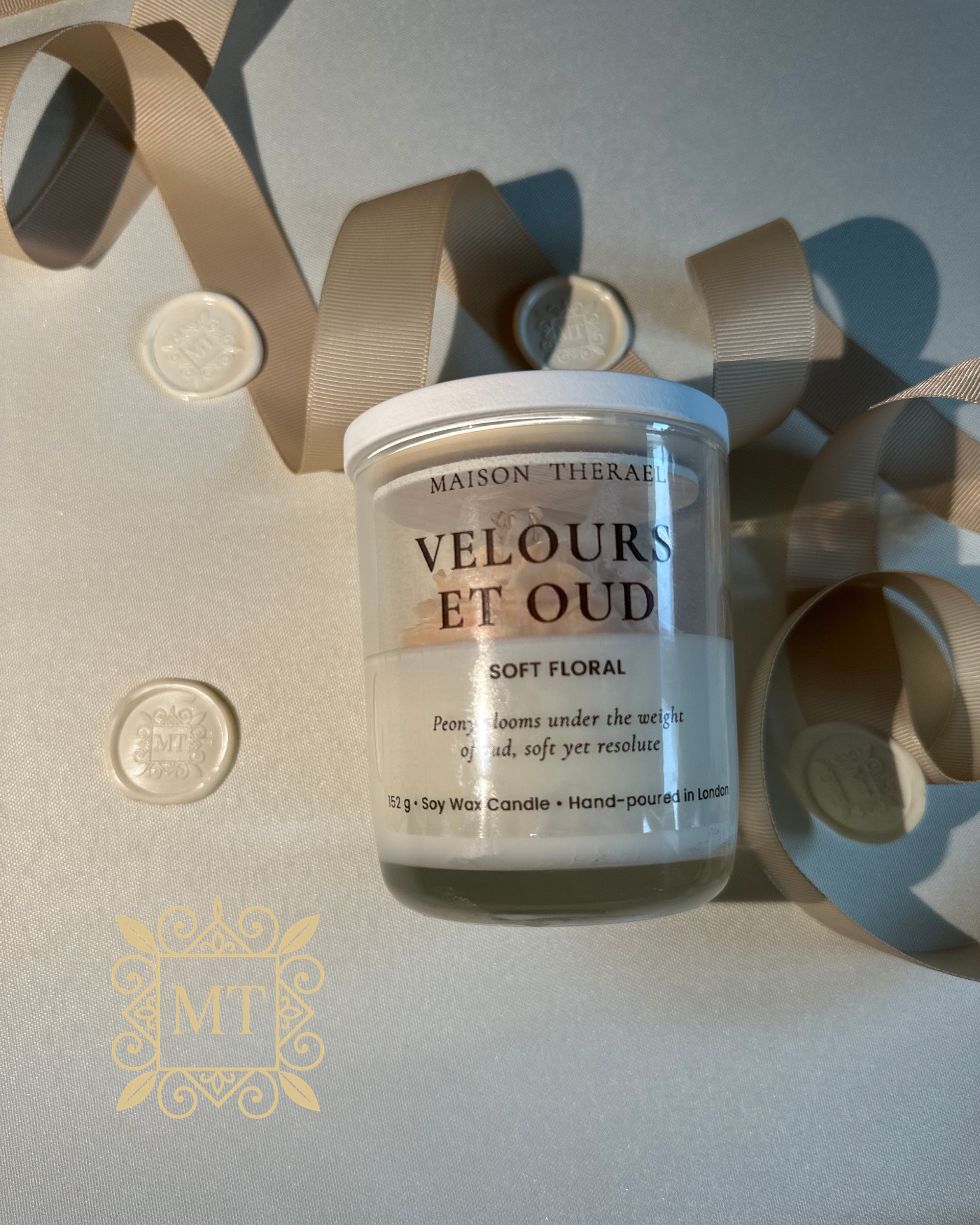 velours-et-oud-soy-candle-maison-therael-17.png