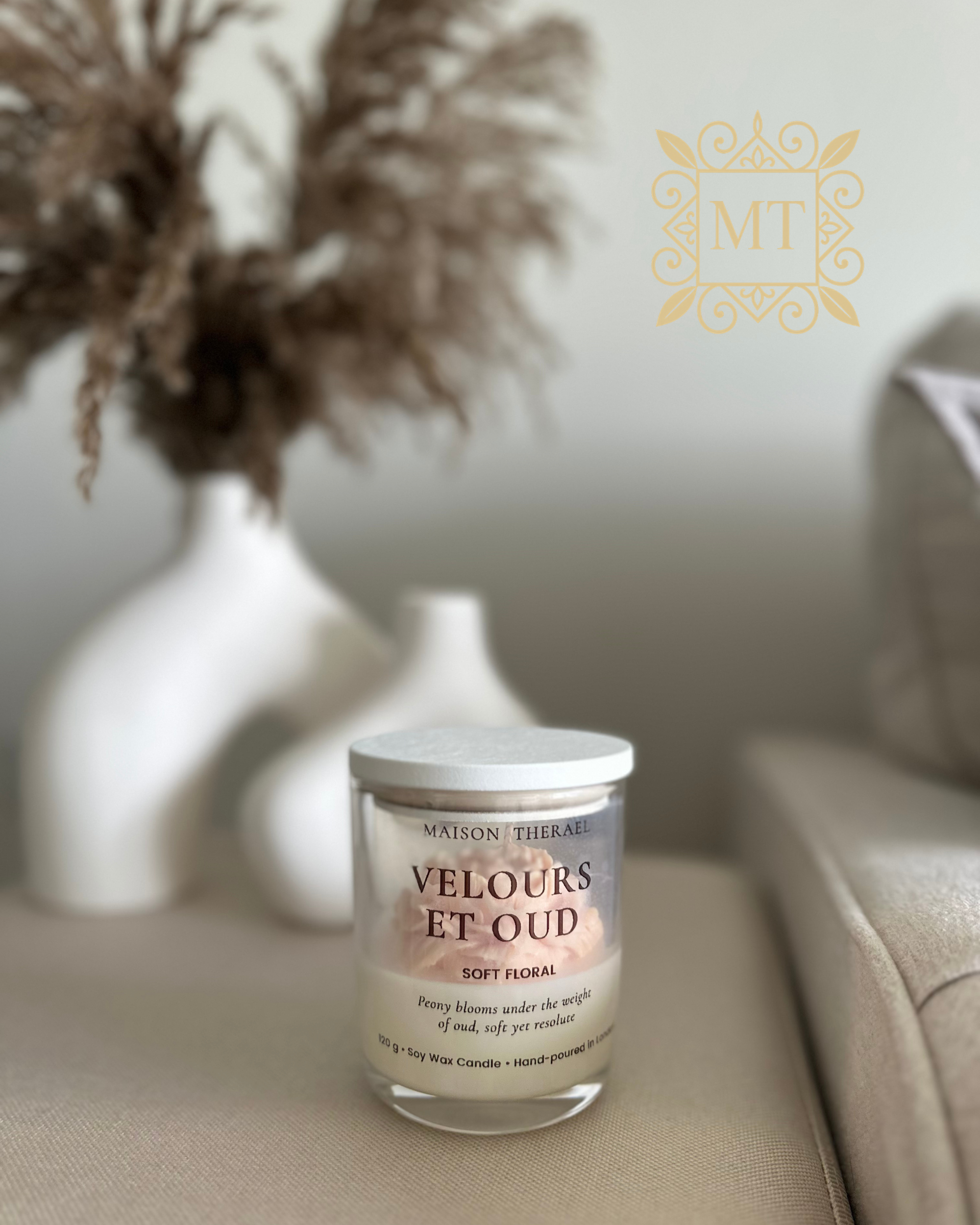 velours-et-oud-soy-candle-maison-therael-13.png