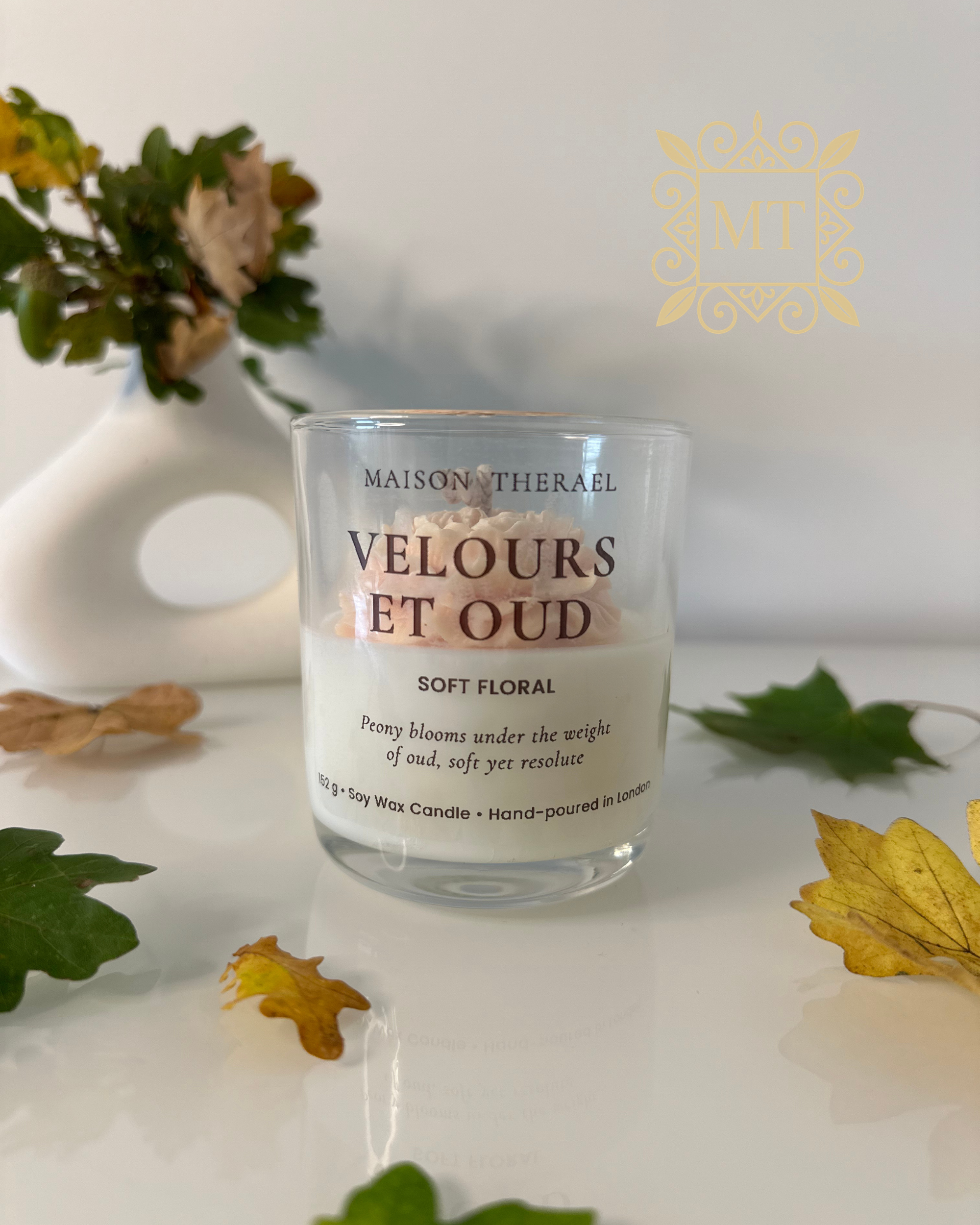 velours-et-oud-soy-candle-maison-therael-7.png